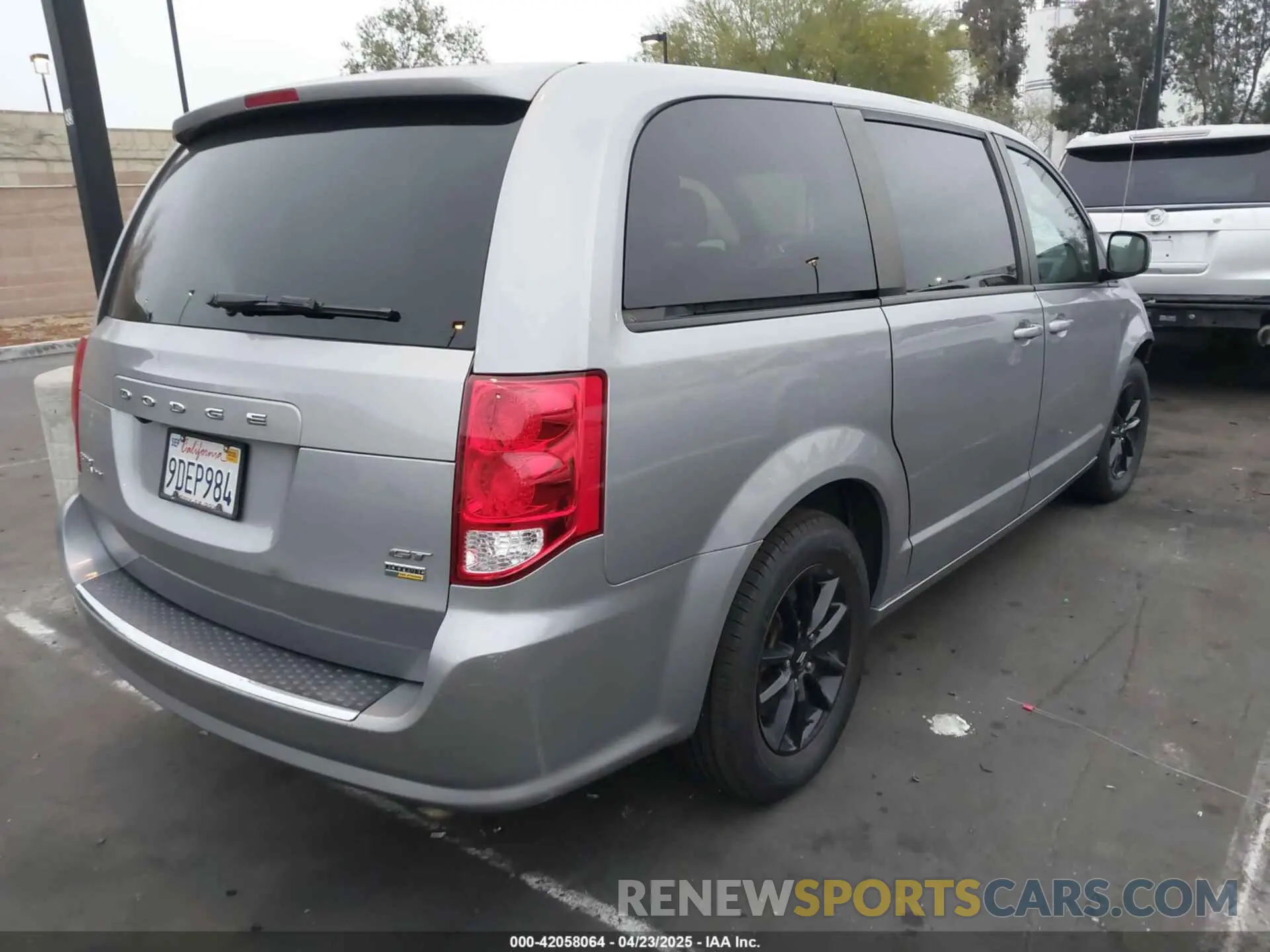 4 Photograph of a damaged car 2C4RDGEG2KR765049 DODGE GRAND CARAVAN 2019