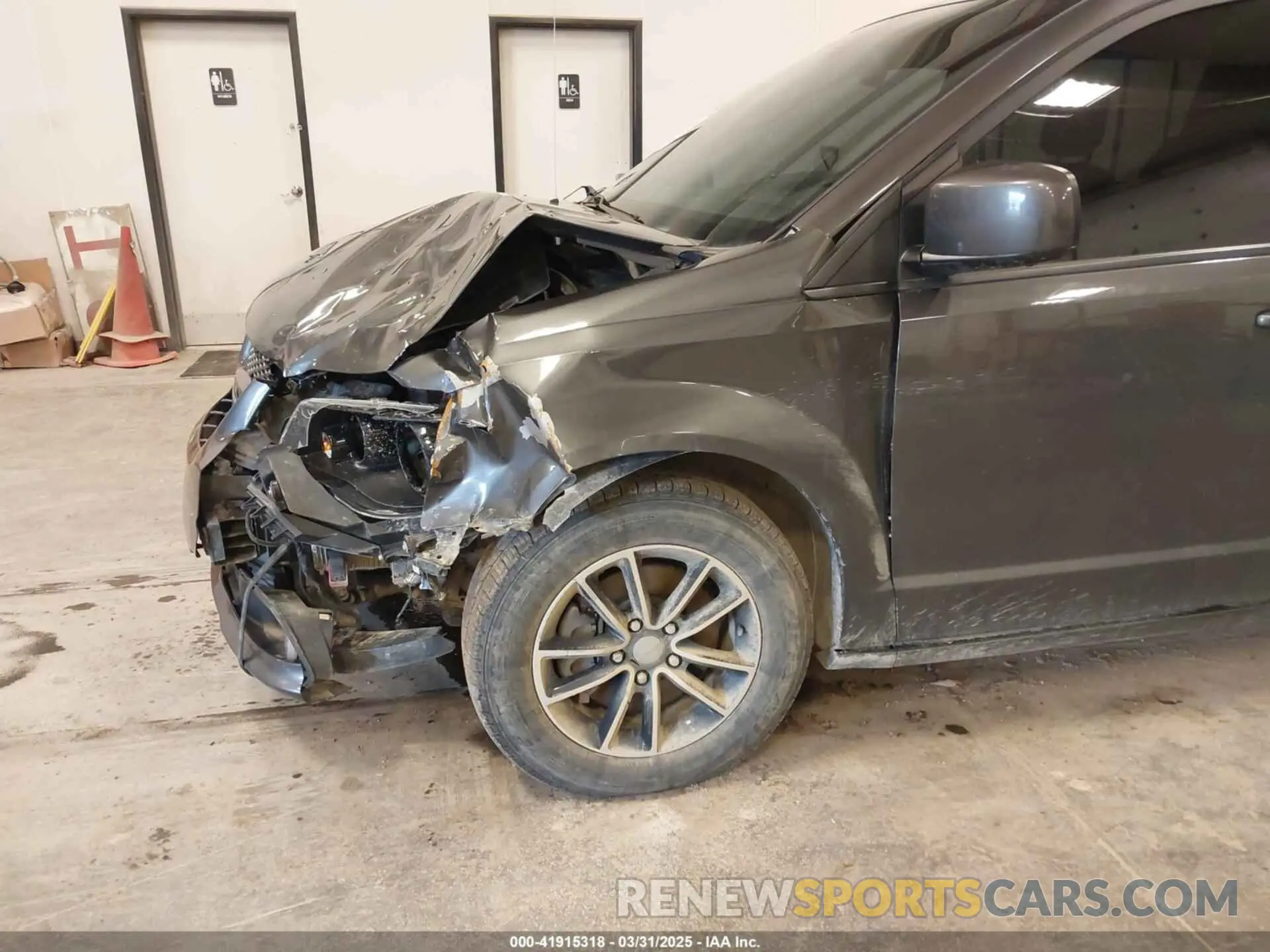 18 Фотография поврежденного автомобиля 2C4RDGEG3KR646068 DODGE GRAND CARAVAN 2019