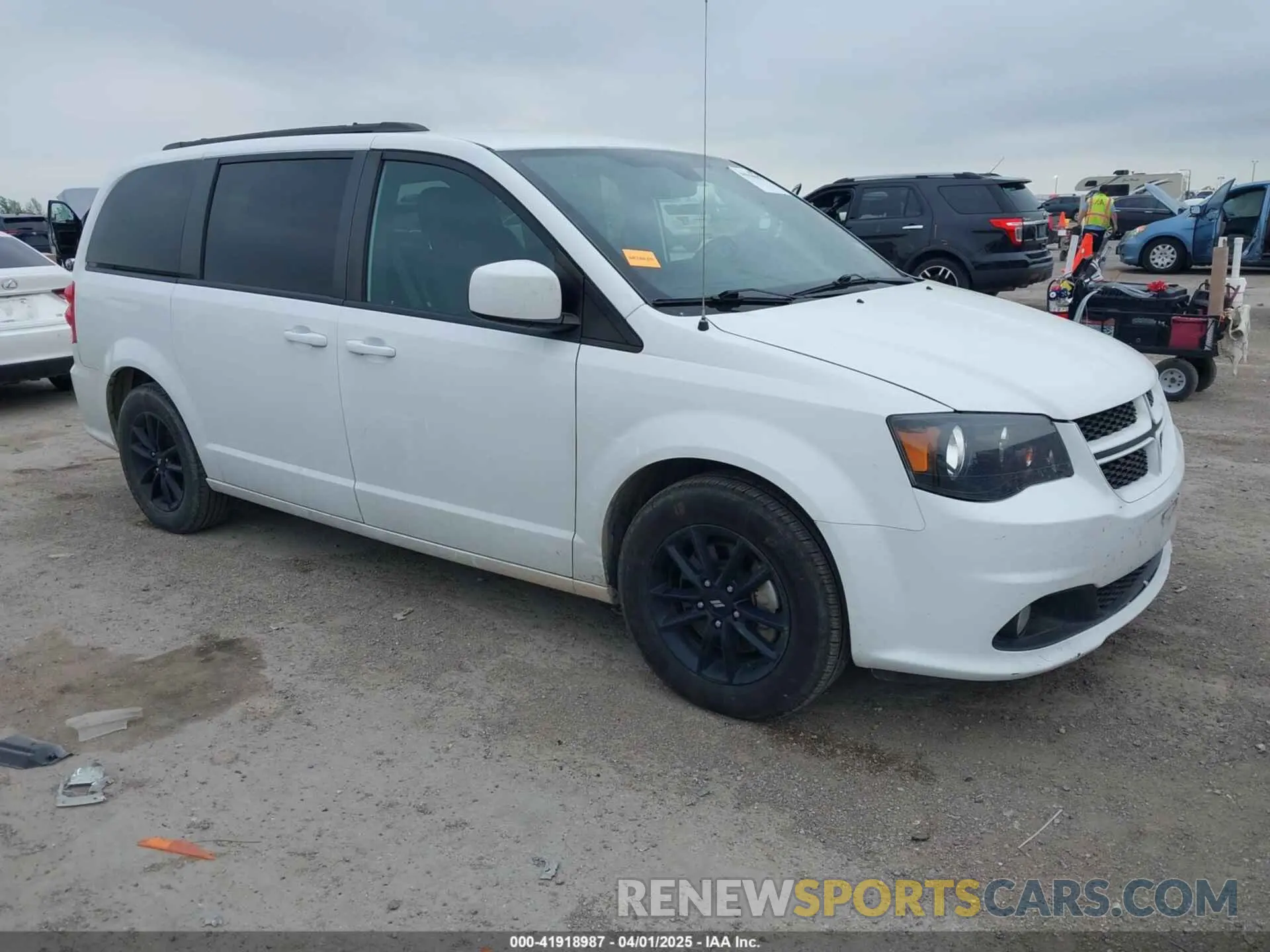 1 Photograph of a damaged car 2C4RDGEG3KR736305 DODGE GRAND CARAVAN 2019