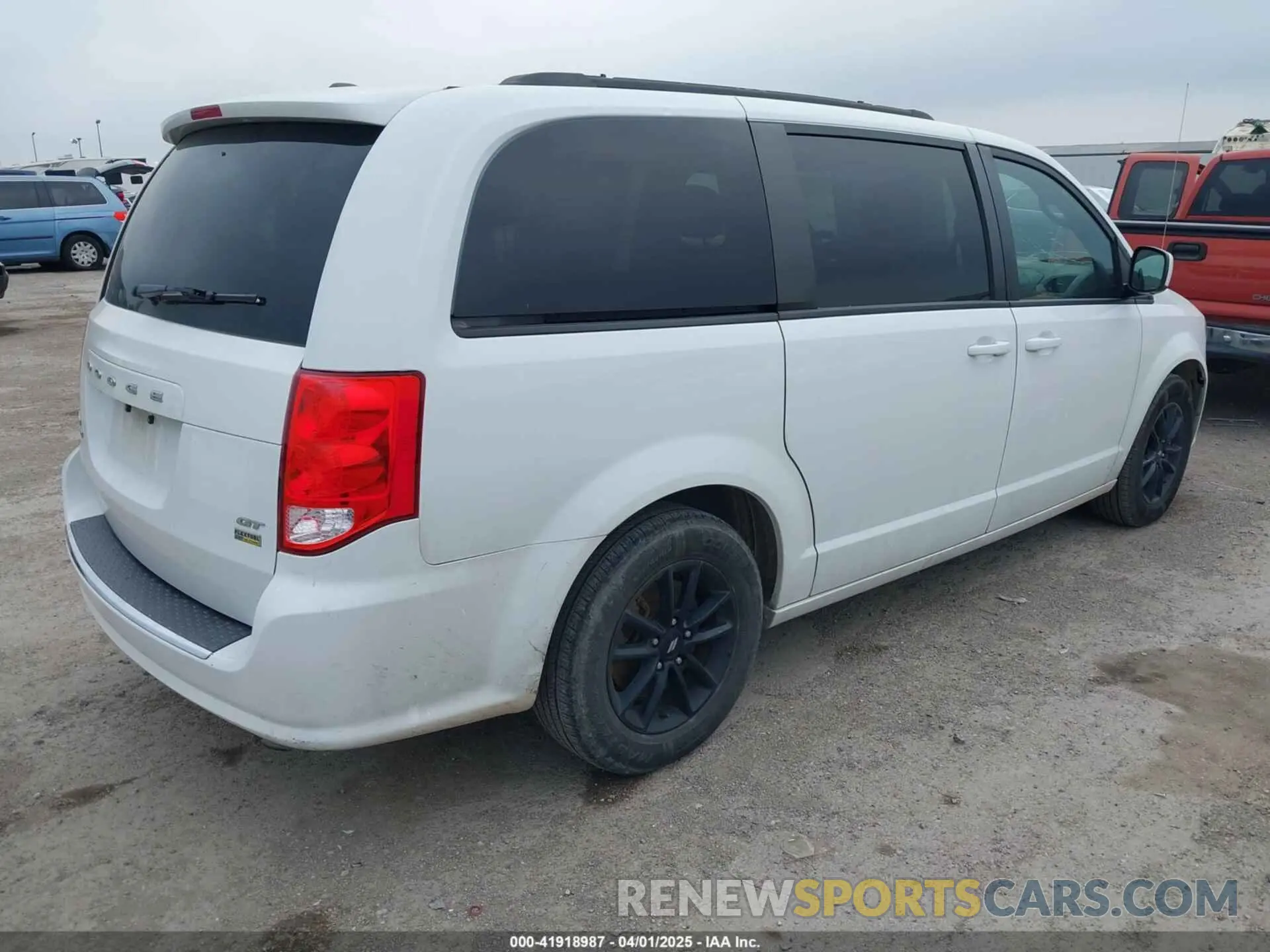4 Photograph of a damaged car 2C4RDGEG3KR736305 DODGE GRAND CARAVAN 2019