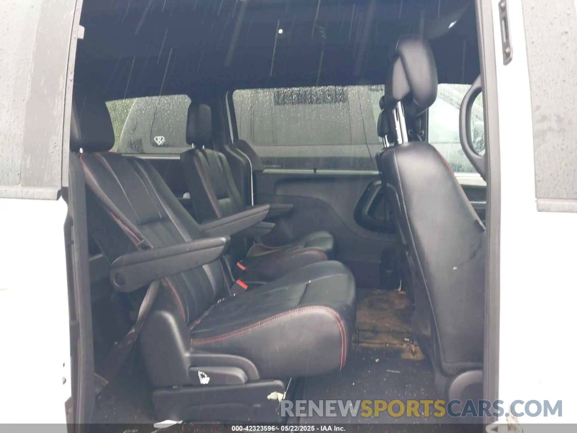 8 Photograph of a damaged car 2C4RDGEG3KR752598 DODGE GRAND CARAVAN 2019