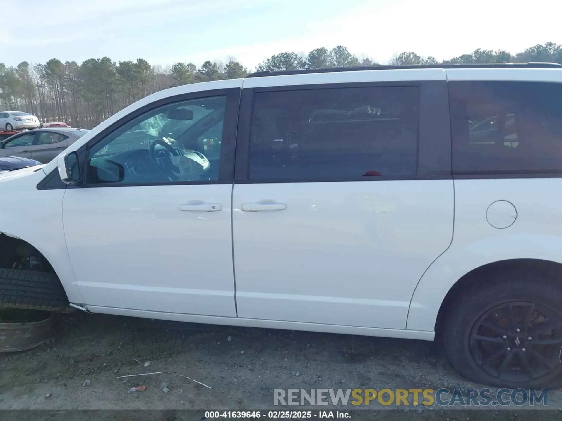 13 Photograph of a damaged car 2C4RDGEG3KR784242 DODGE GRAND CARAVAN 2019