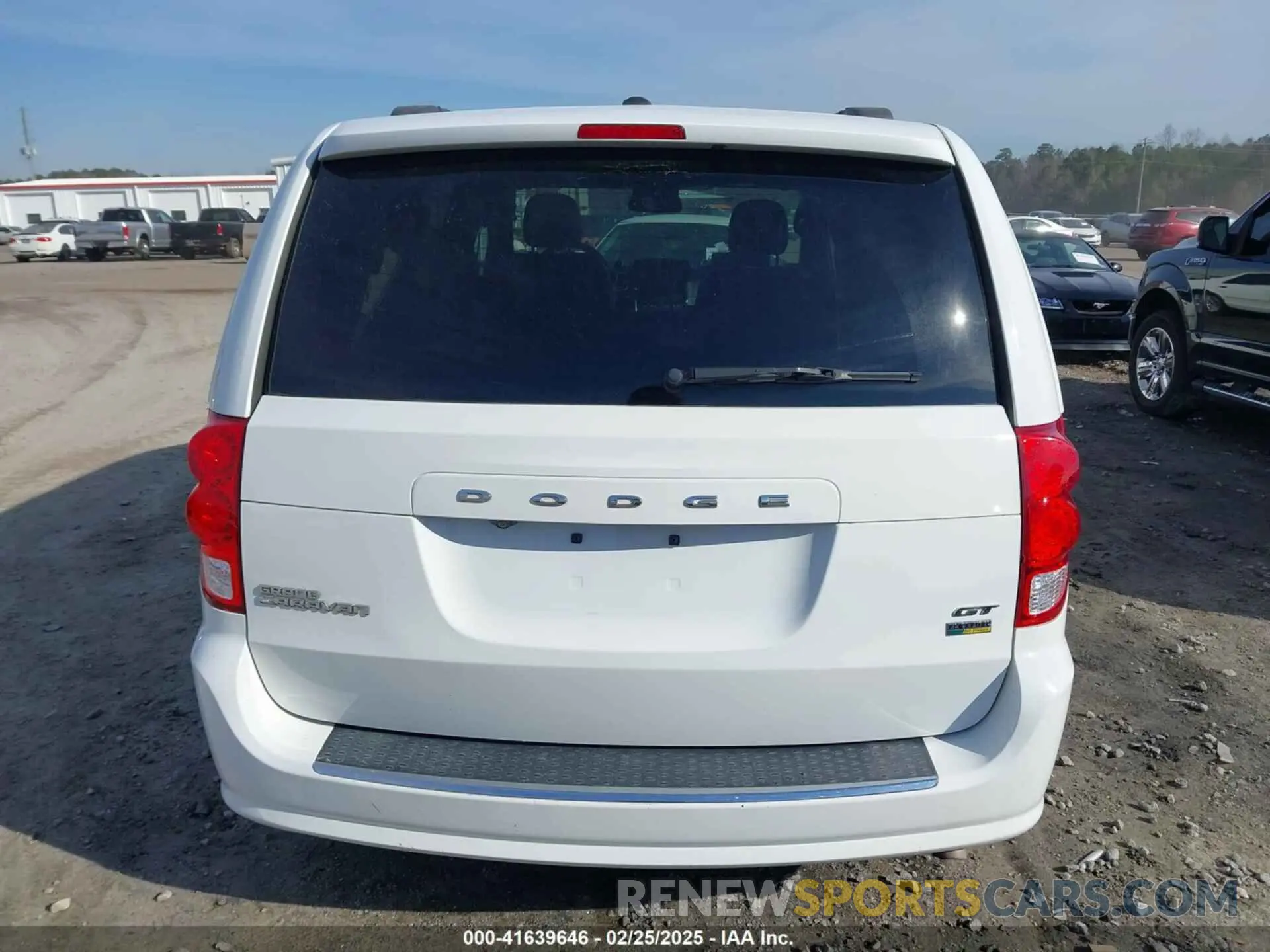 15 Photograph of a damaged car 2C4RDGEG3KR784242 DODGE GRAND CARAVAN 2019