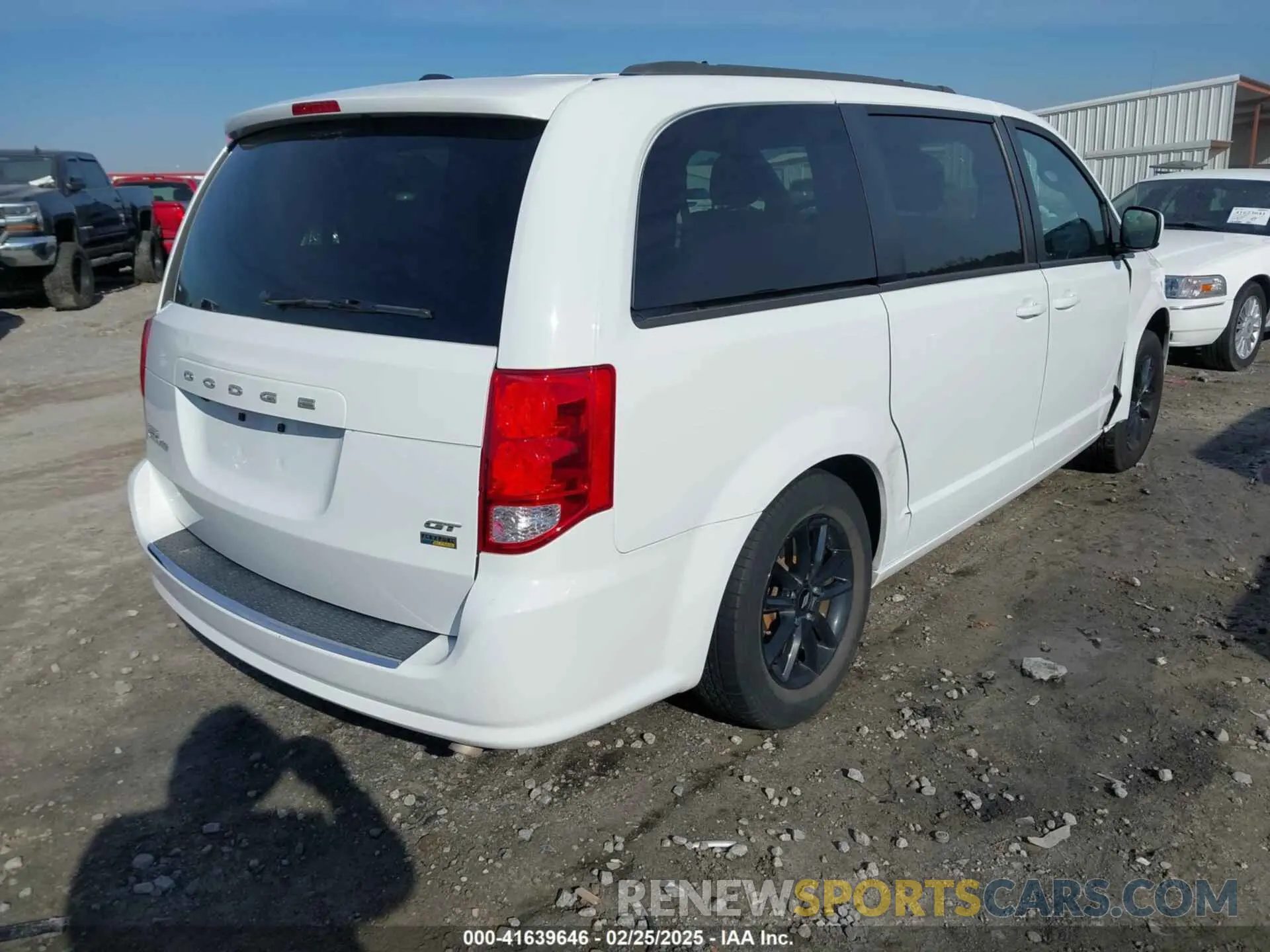 4 Photograph of a damaged car 2C4RDGEG3KR784242 DODGE GRAND CARAVAN 2019