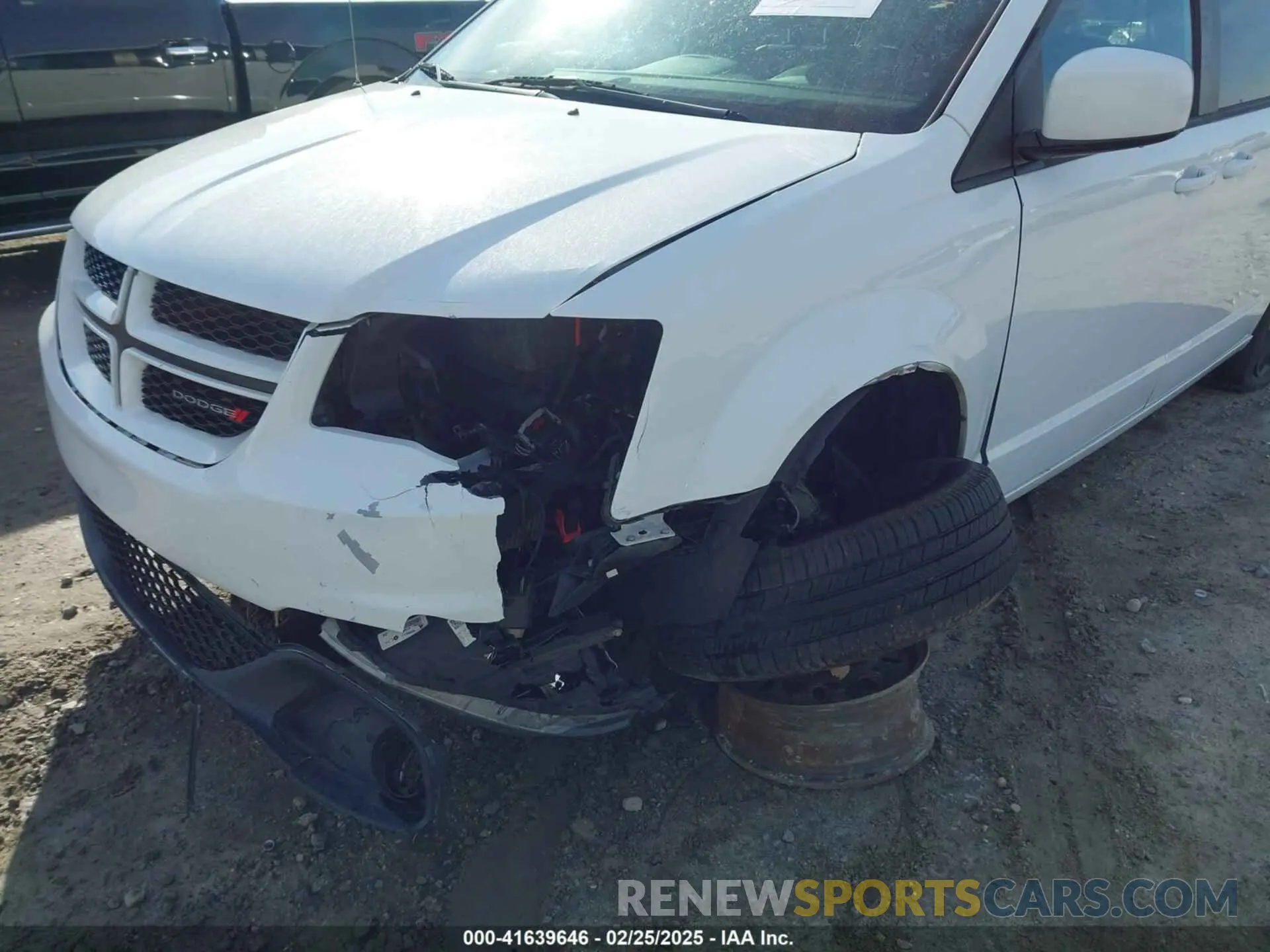 6 Photograph of a damaged car 2C4RDGEG3KR784242 DODGE GRAND CARAVAN 2019