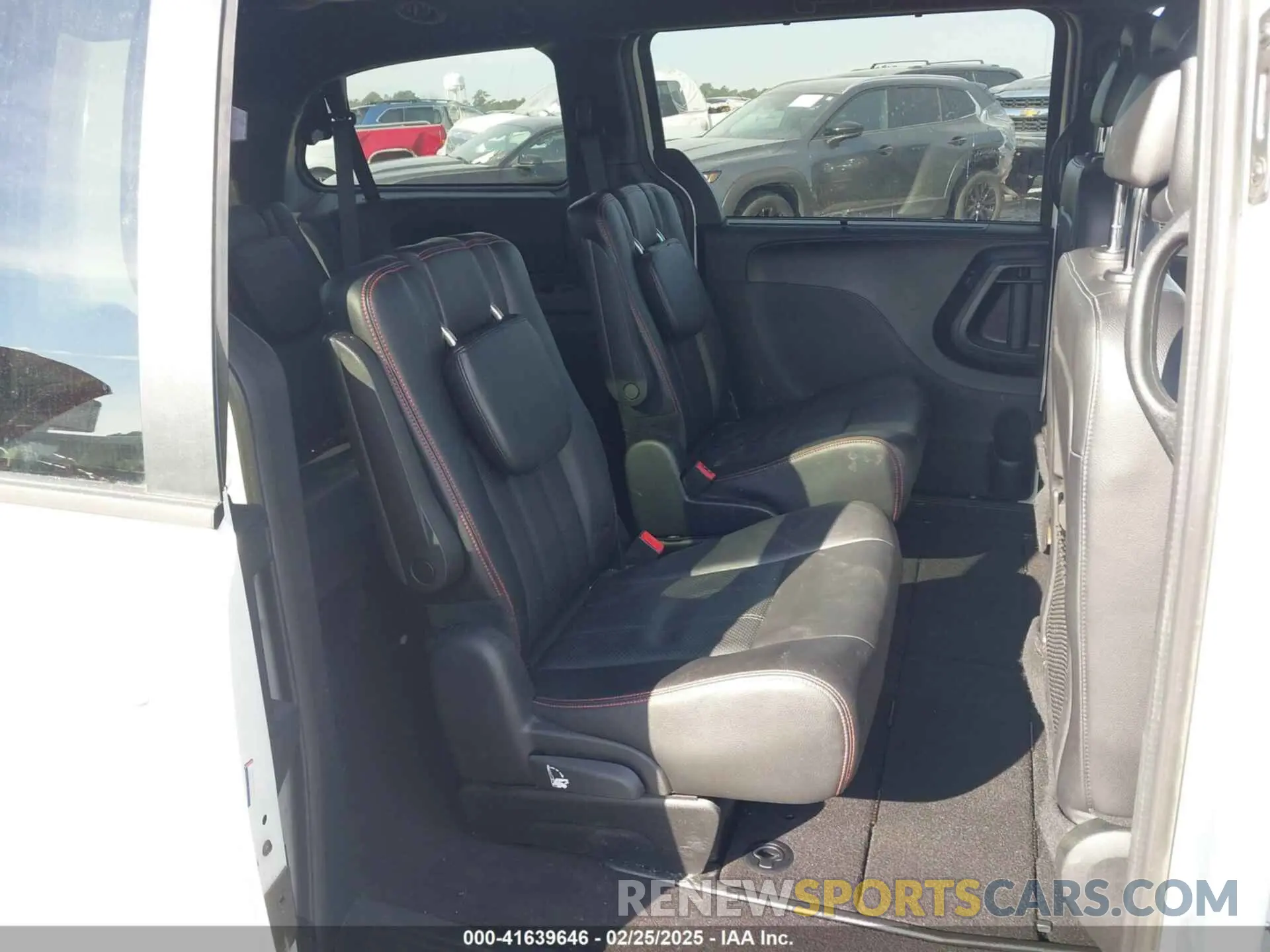 8 Photograph of a damaged car 2C4RDGEG3KR784242 DODGE GRAND CARAVAN 2019