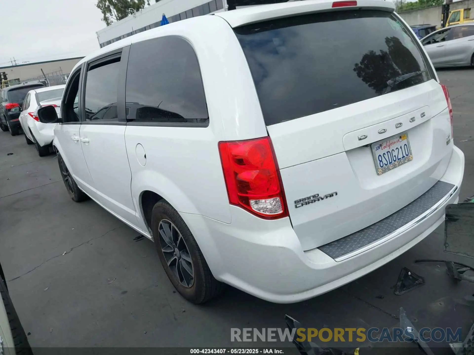 3 Photograph of a damaged car 2C4RDGEG4KR535352 DODGE GRAND CARAVAN 2019
