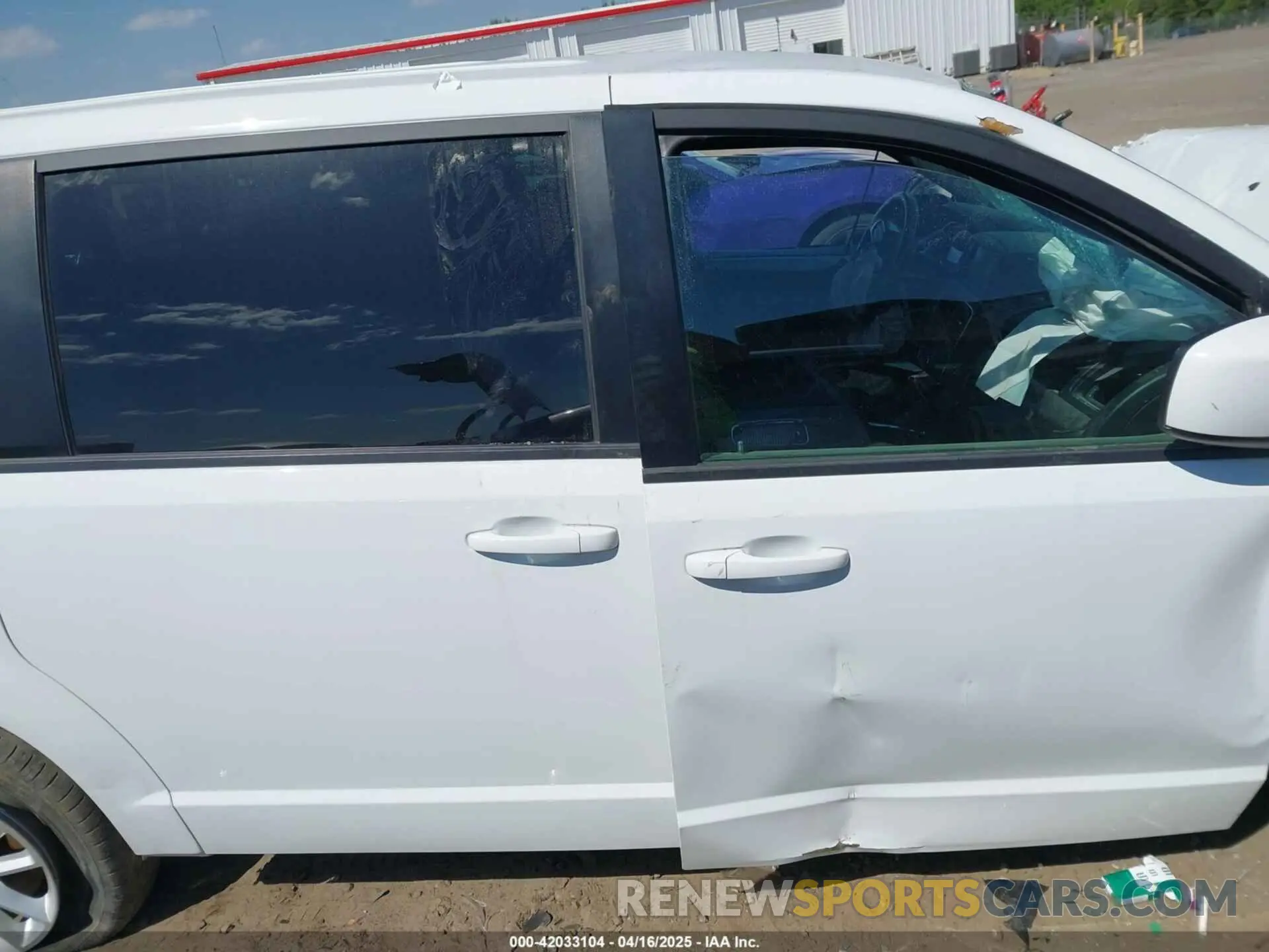 13 Photograph of a damaged car 2C4RDGEG5KR571390 DODGE GRAND CARAVAN 2019