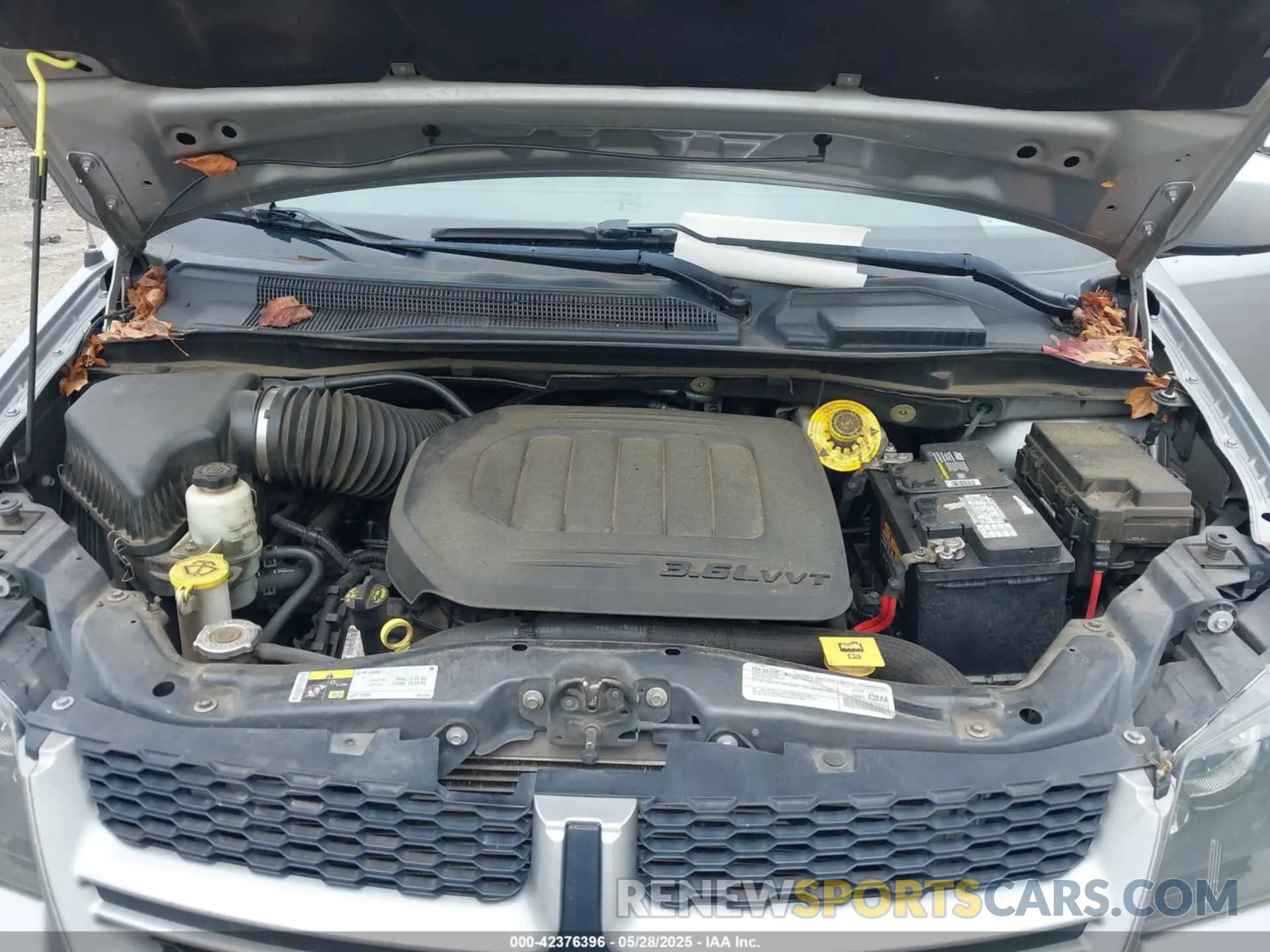 10 Photograph of a damaged car 2C4RDGEG6KR670400 DODGE GRAND CARAVAN 2019