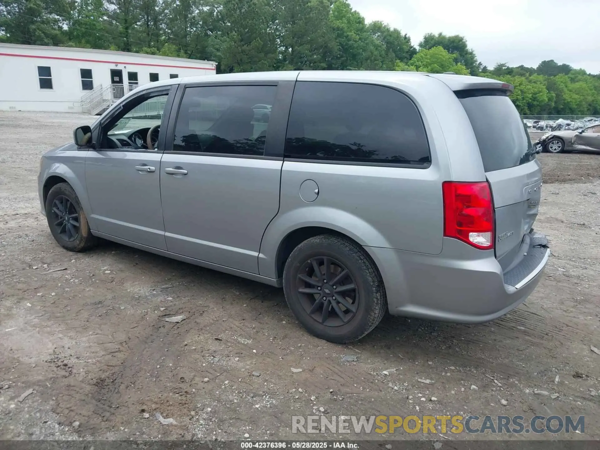 3 Photograph of a damaged car 2C4RDGEG6KR670400 DODGE GRAND CARAVAN 2019
