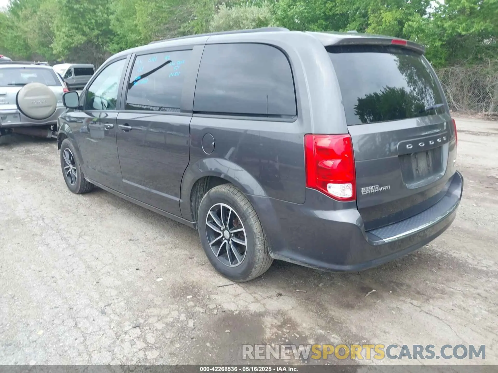 3 Photograph of a damaged car 2C4RDGEG7KR510347 DODGE GRAND CARAVAN 2019