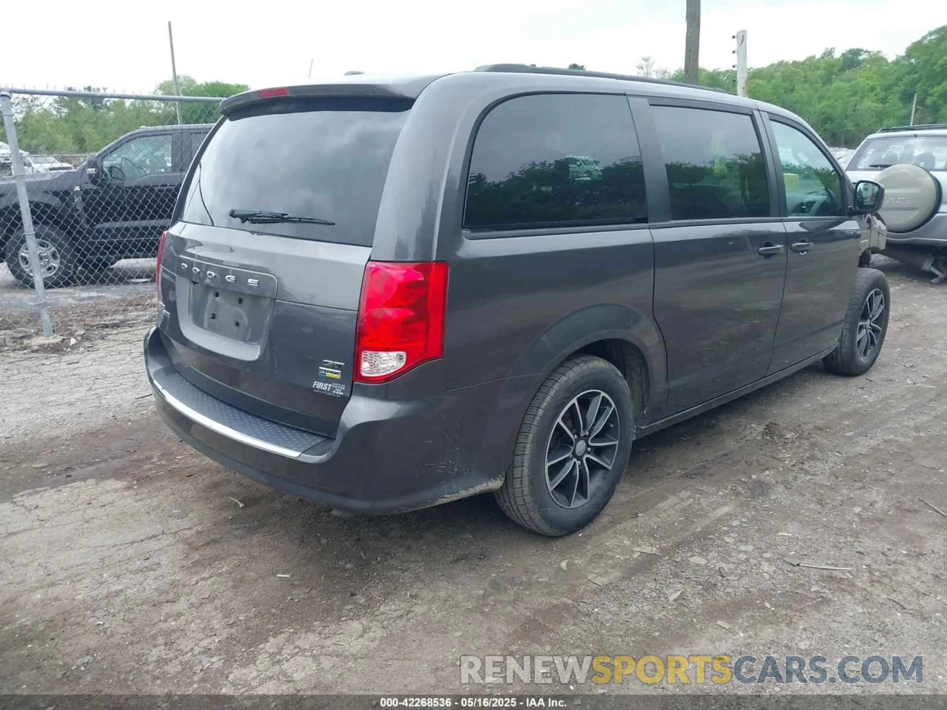 4 Photograph of a damaged car 2C4RDGEG7KR510347 DODGE GRAND CARAVAN 2019