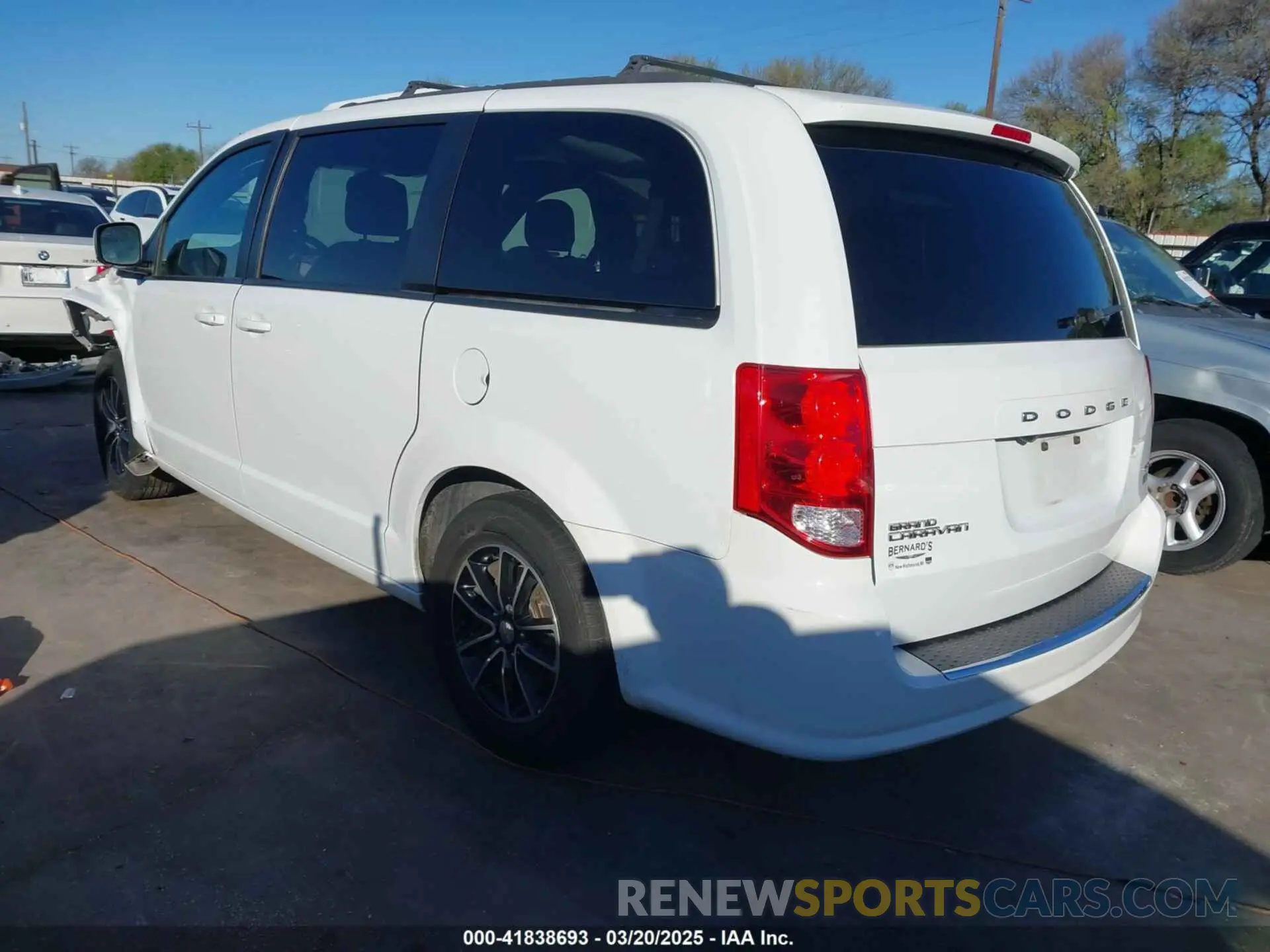 3 Photograph of a damaged car 2C4RDGEG7KR565218 DODGE GRAND CARAVAN 2019