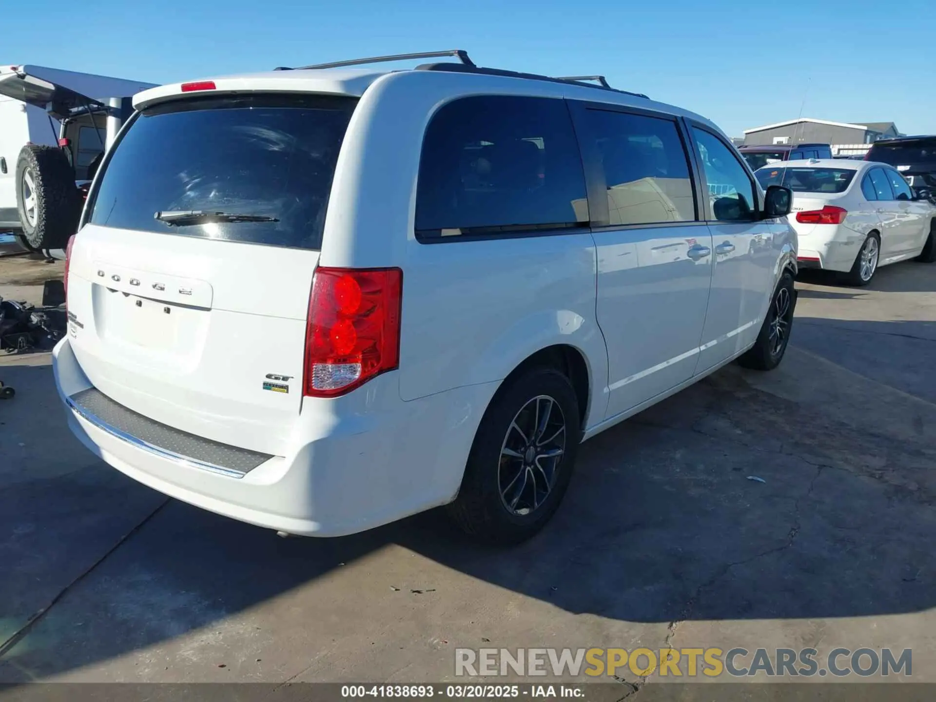 4 Photograph of a damaged car 2C4RDGEG7KR565218 DODGE GRAND CARAVAN 2019