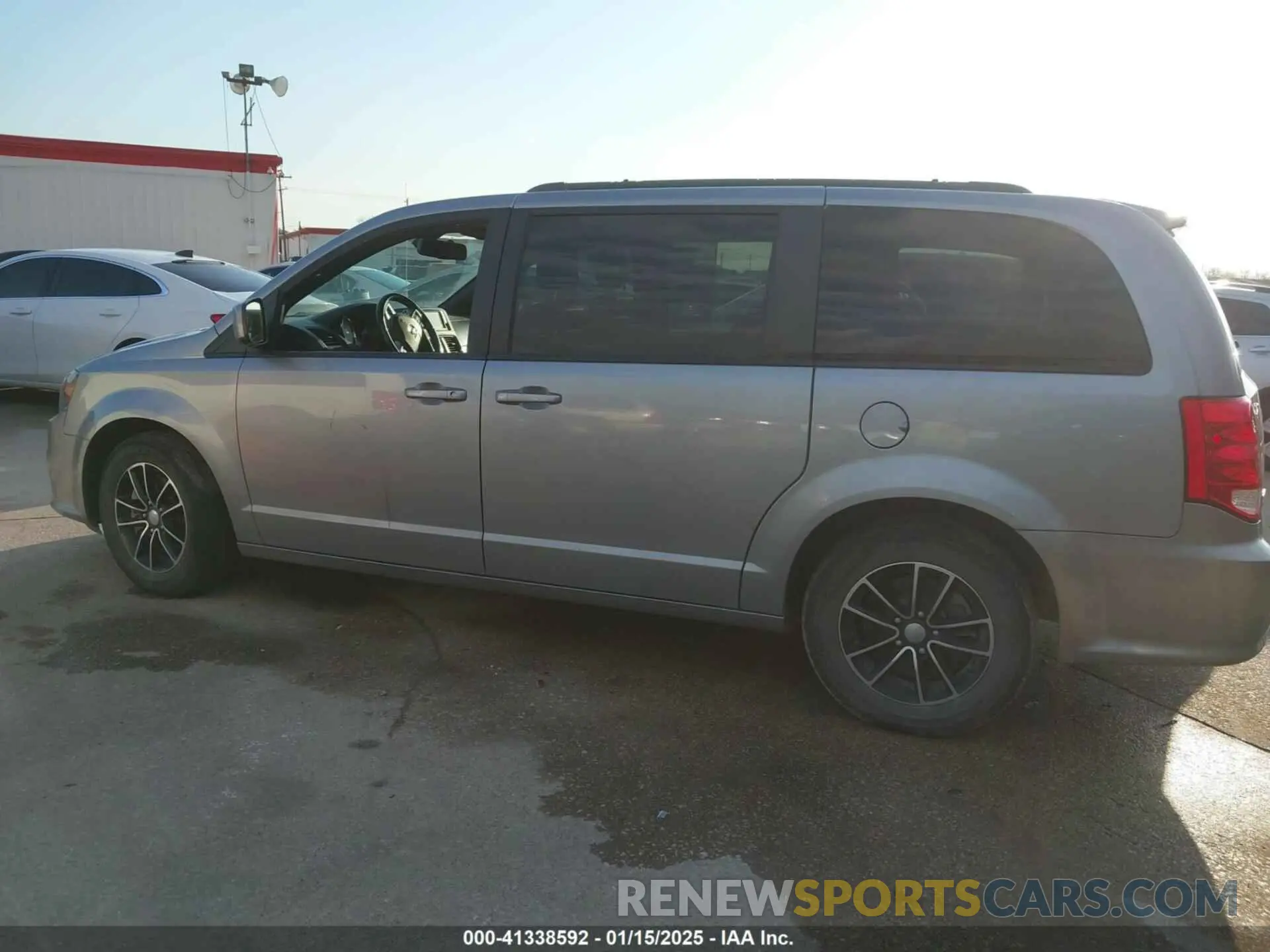 13 Photograph of a damaged car 2C4RDGEG7KR565851 DODGE GRAND CARAVAN 2019
