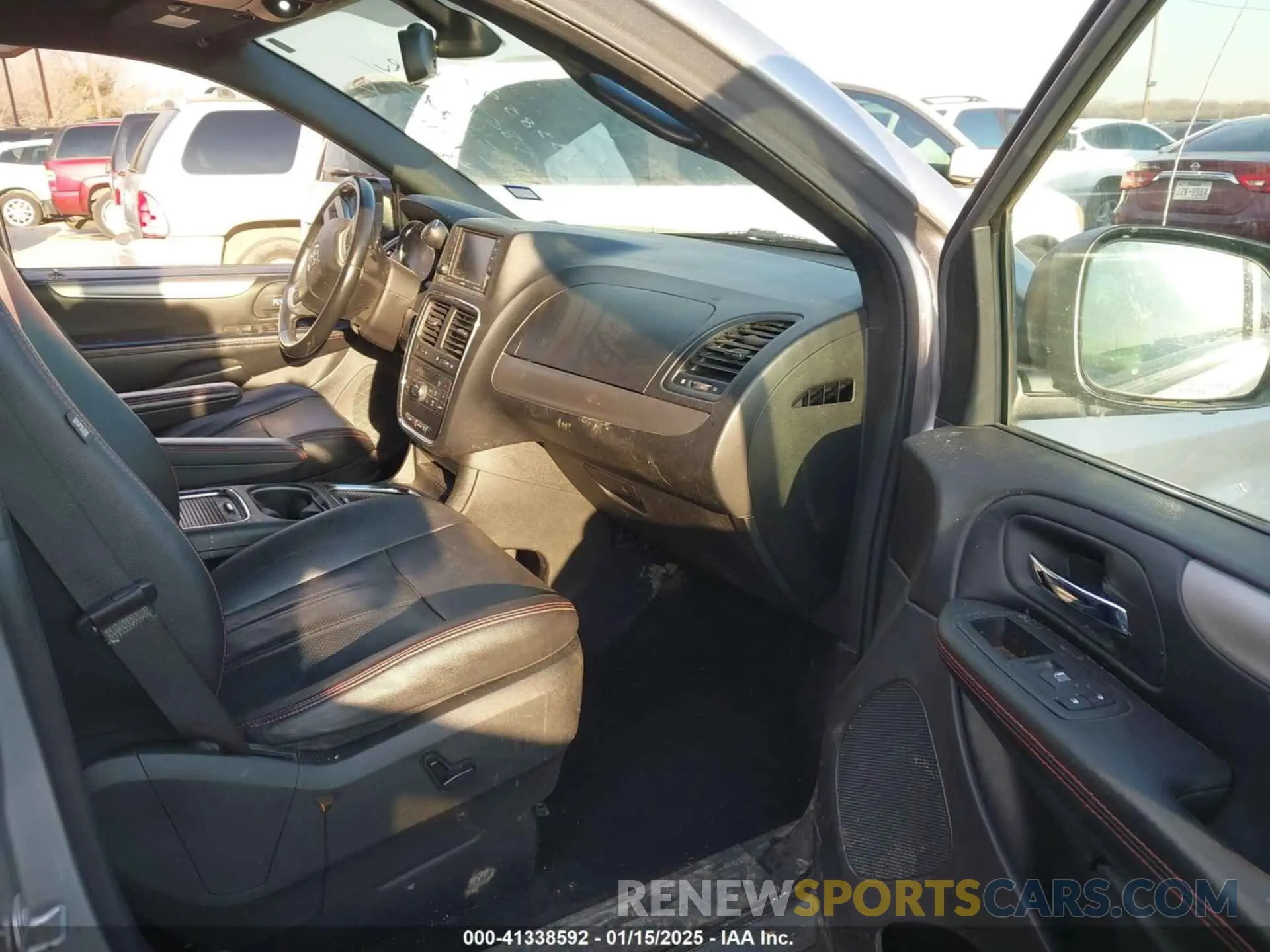 5 Photograph of a damaged car 2C4RDGEG7KR565851 DODGE GRAND CARAVAN 2019