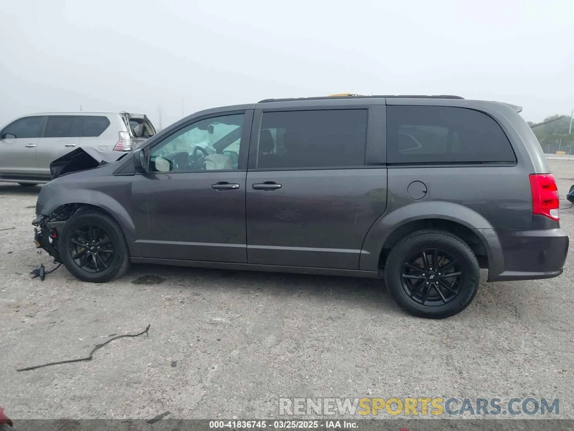 15 Photograph of a damaged car 2C4RDGEG7KR663147 DODGE GRAND CARAVAN 2019