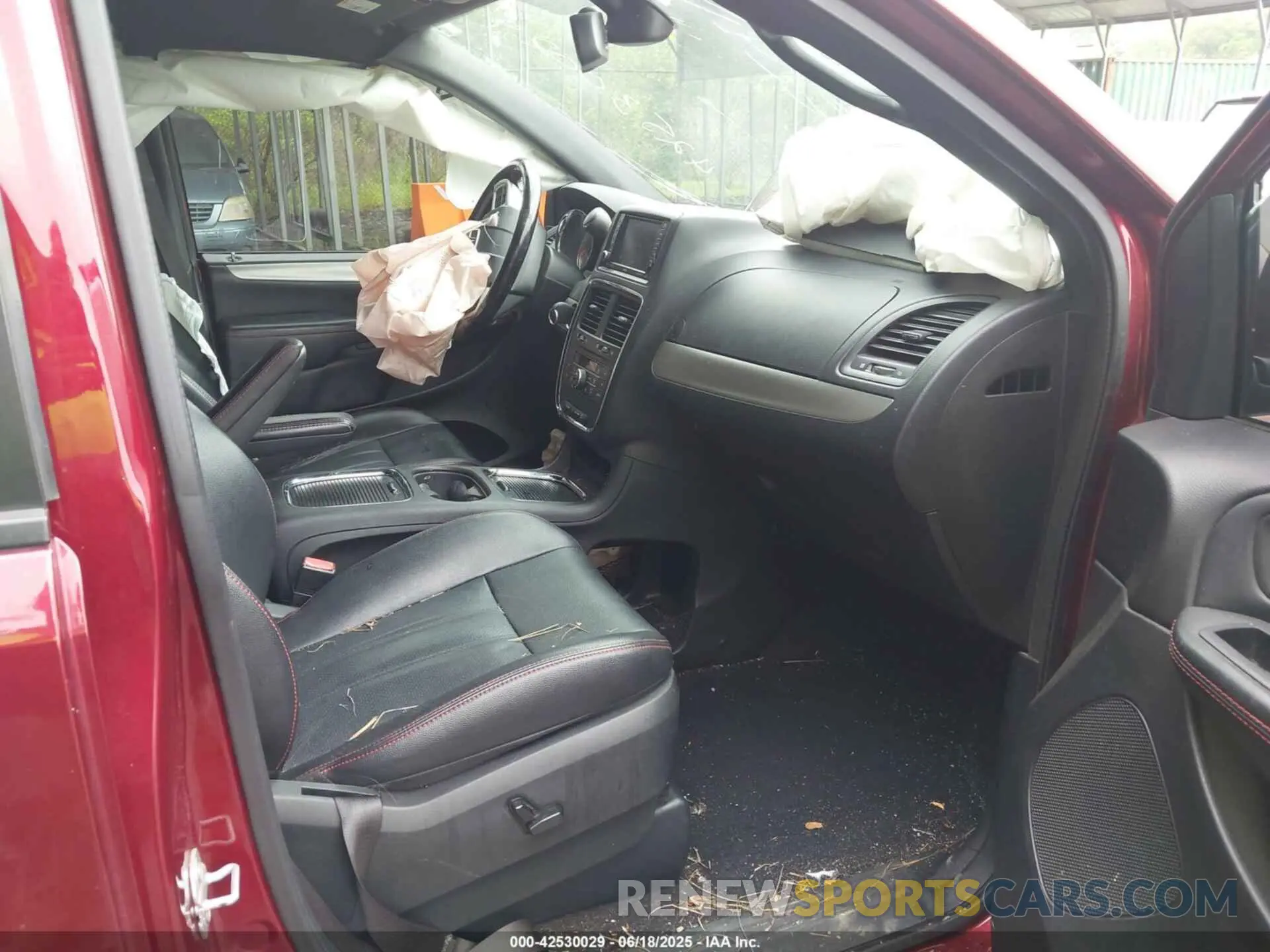 5 Photograph of a damaged car 2C4RDGEG7KR750031 DODGE GRAND CARAVAN 2019