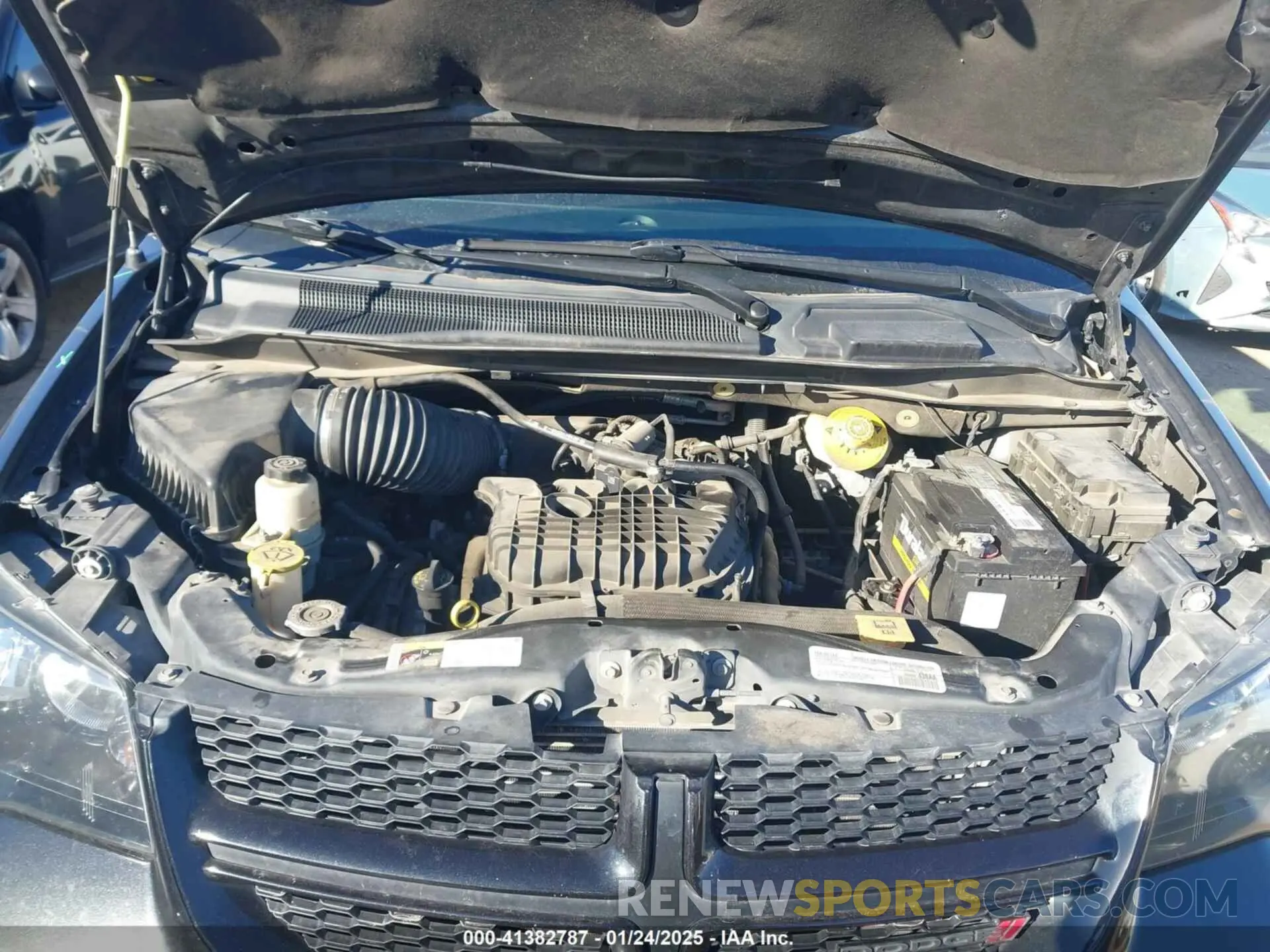 10 Photograph of a damaged car 2C4RDGEG7KR768951 DODGE GRAND CARAVAN 2019