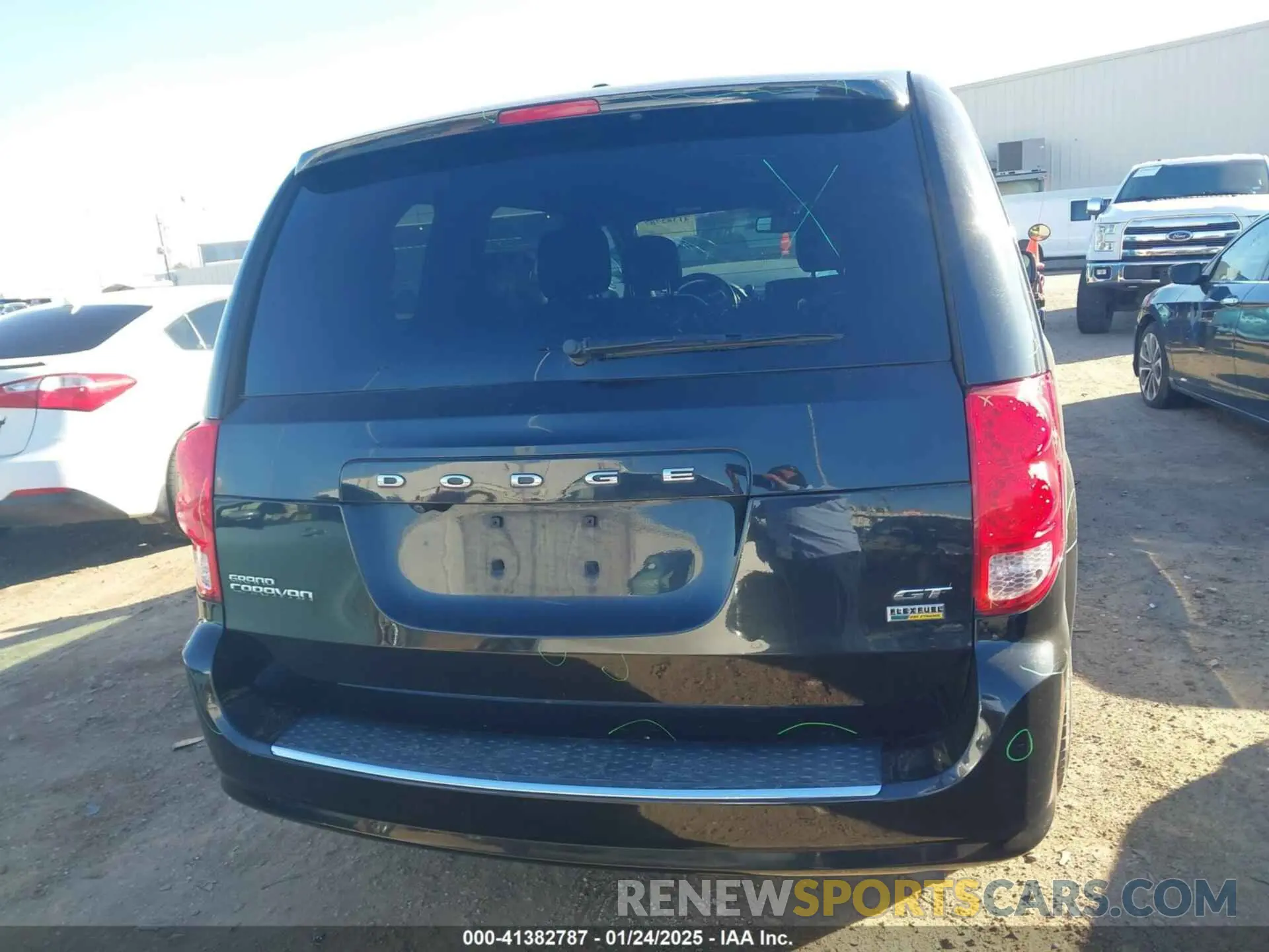 16 Photograph of a damaged car 2C4RDGEG7KR768951 DODGE GRAND CARAVAN 2019