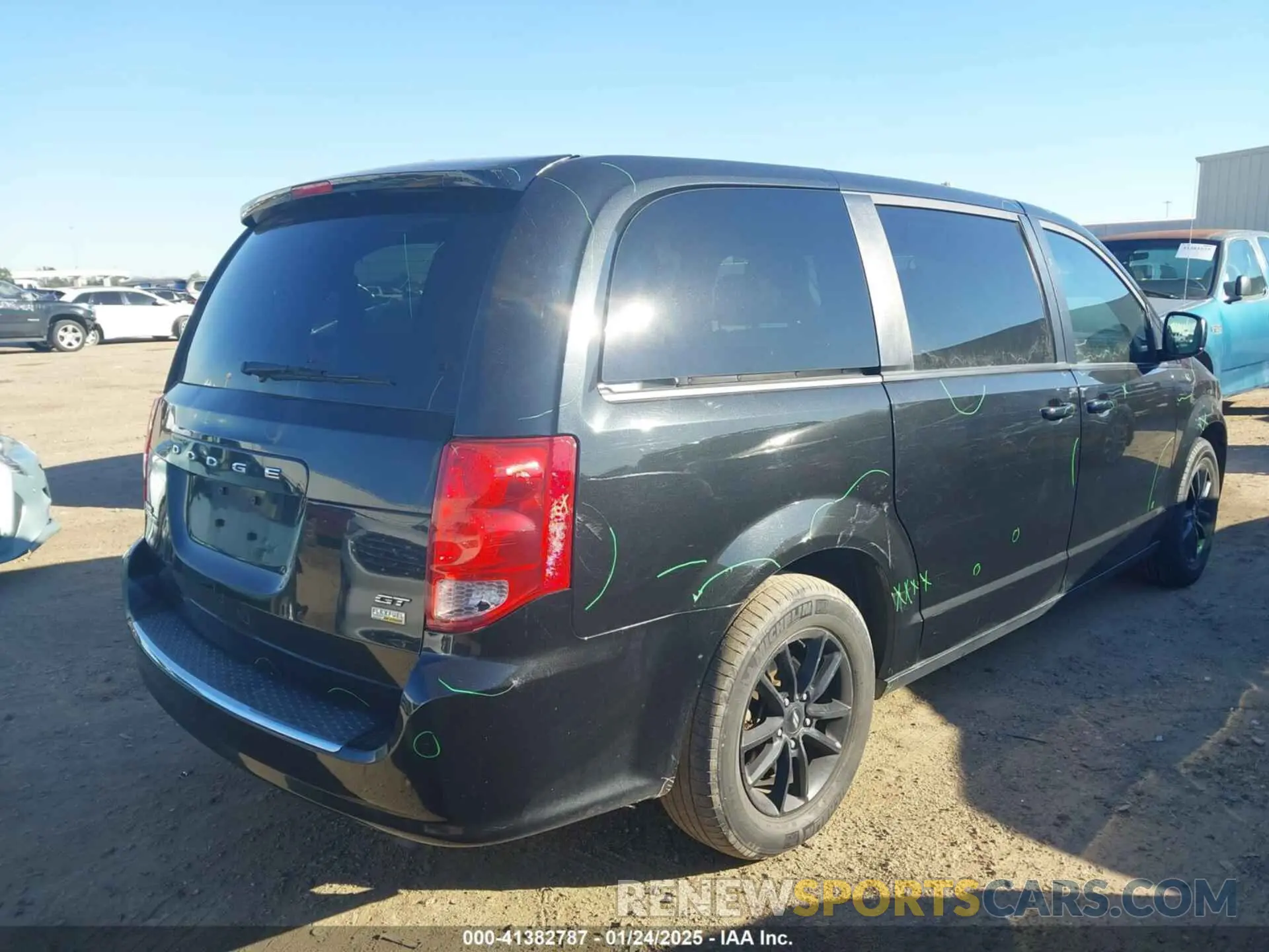 4 Photograph of a damaged car 2C4RDGEG7KR768951 DODGE GRAND CARAVAN 2019