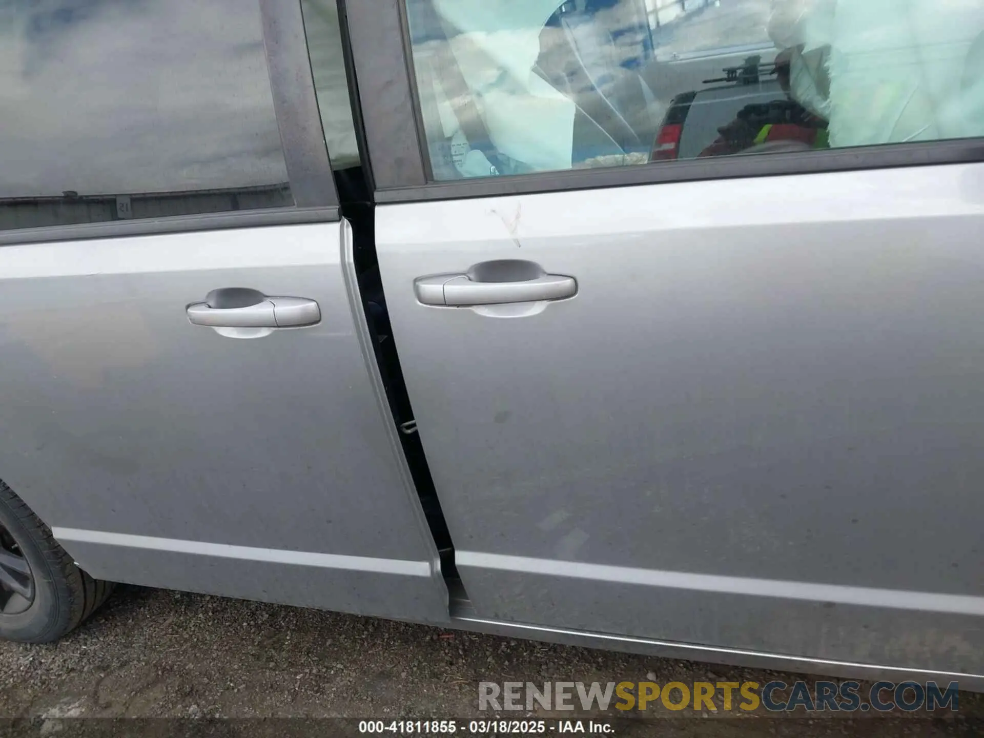 14 Photograph of a damaged car 2C4RDGEG7KR785782 DODGE GRAND CARAVAN 2019