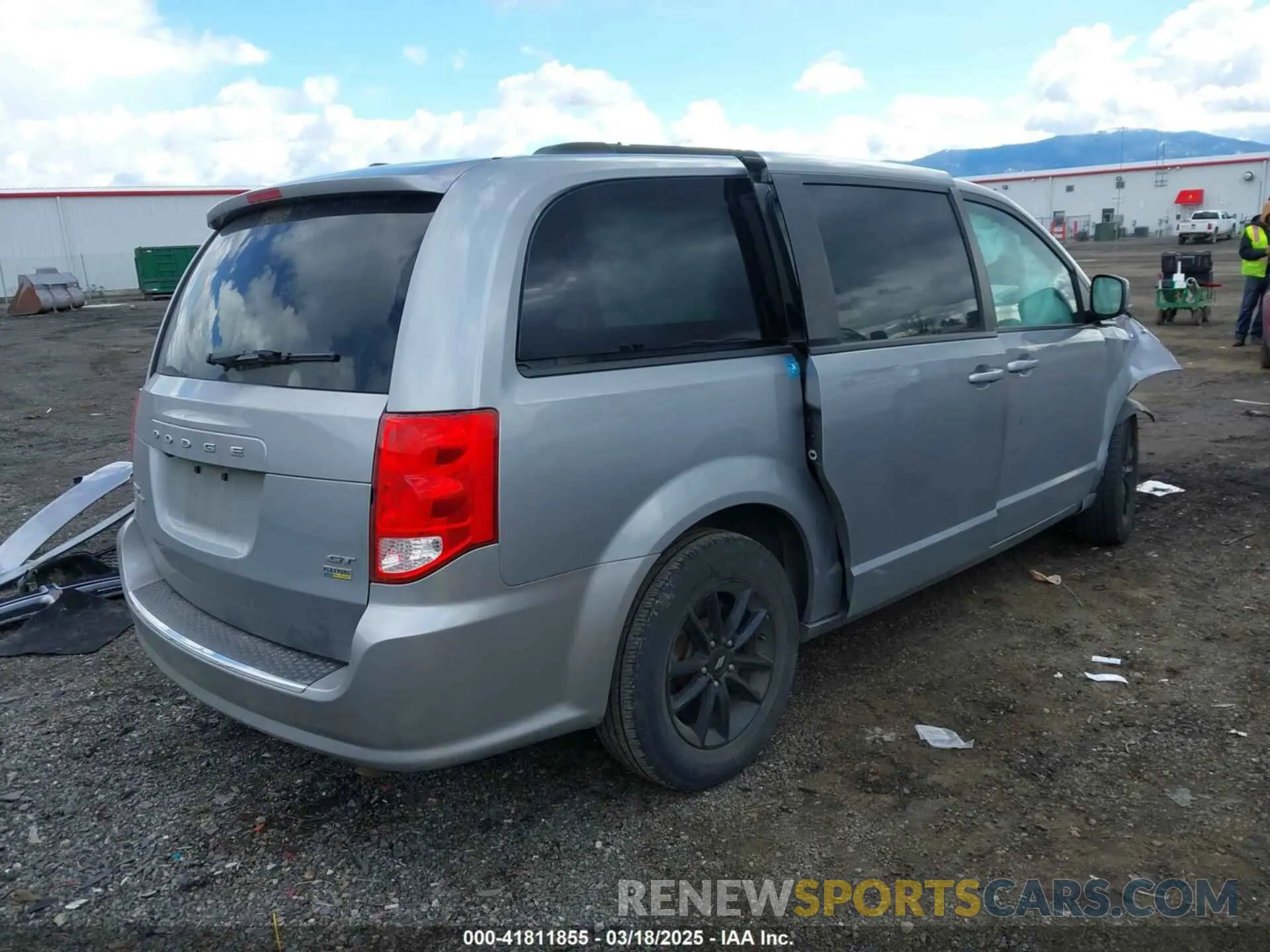 4 Photograph of a damaged car 2C4RDGEG7KR785782 DODGE GRAND CARAVAN 2019