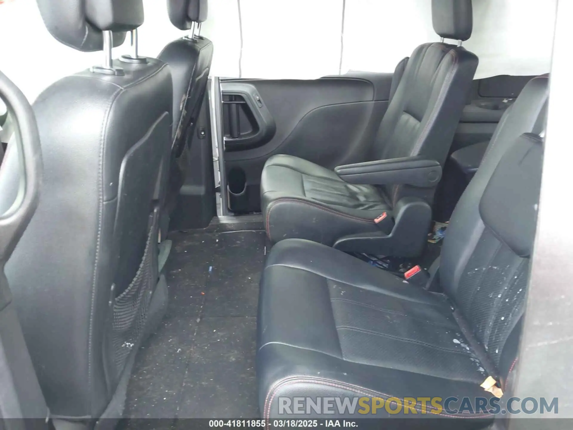 8 Photograph of a damaged car 2C4RDGEG7KR785782 DODGE GRAND CARAVAN 2019