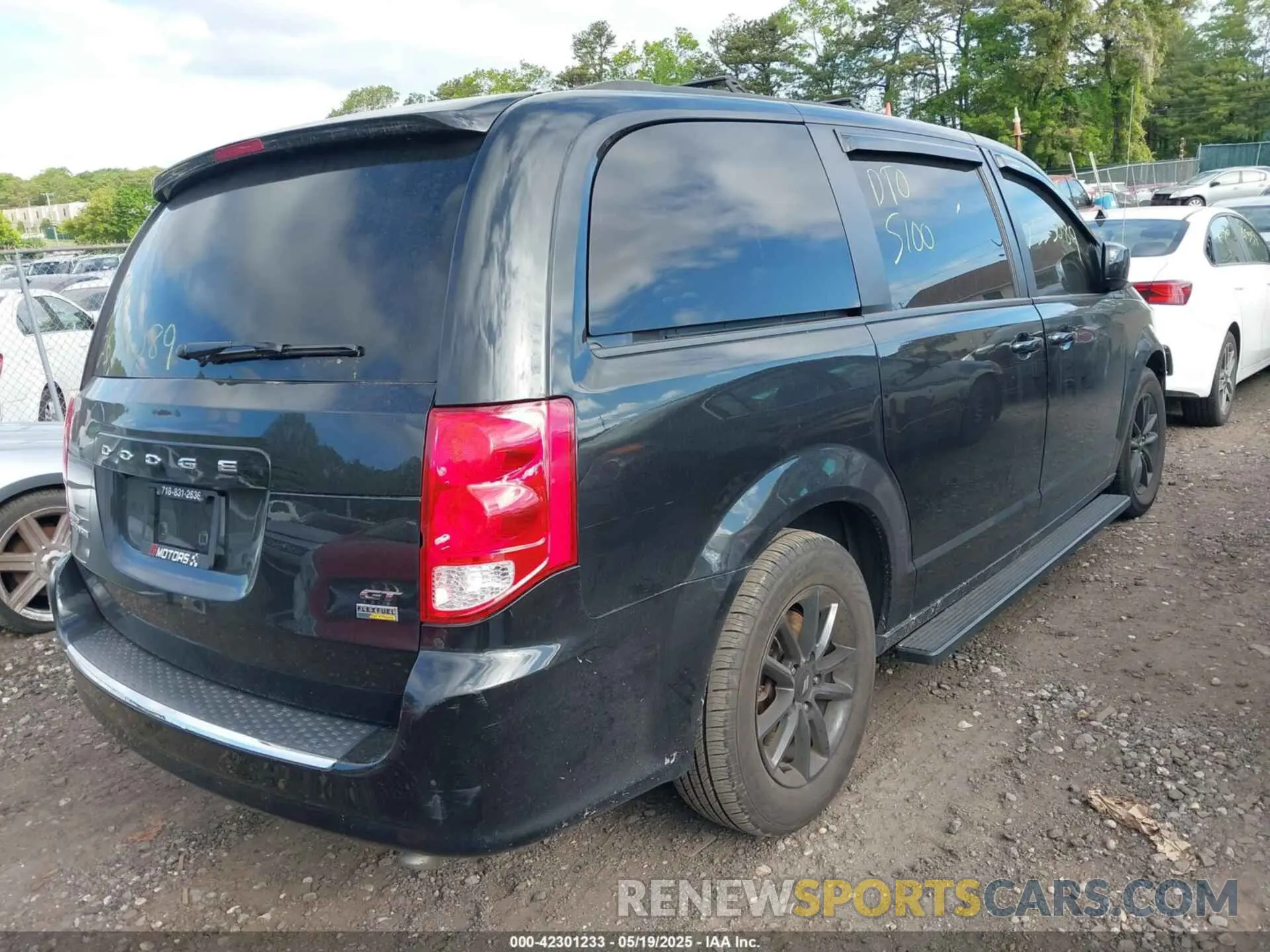 4 Photograph of a damaged car 2C4RDGEG8KR717023 DODGE GRAND CARAVAN 2019