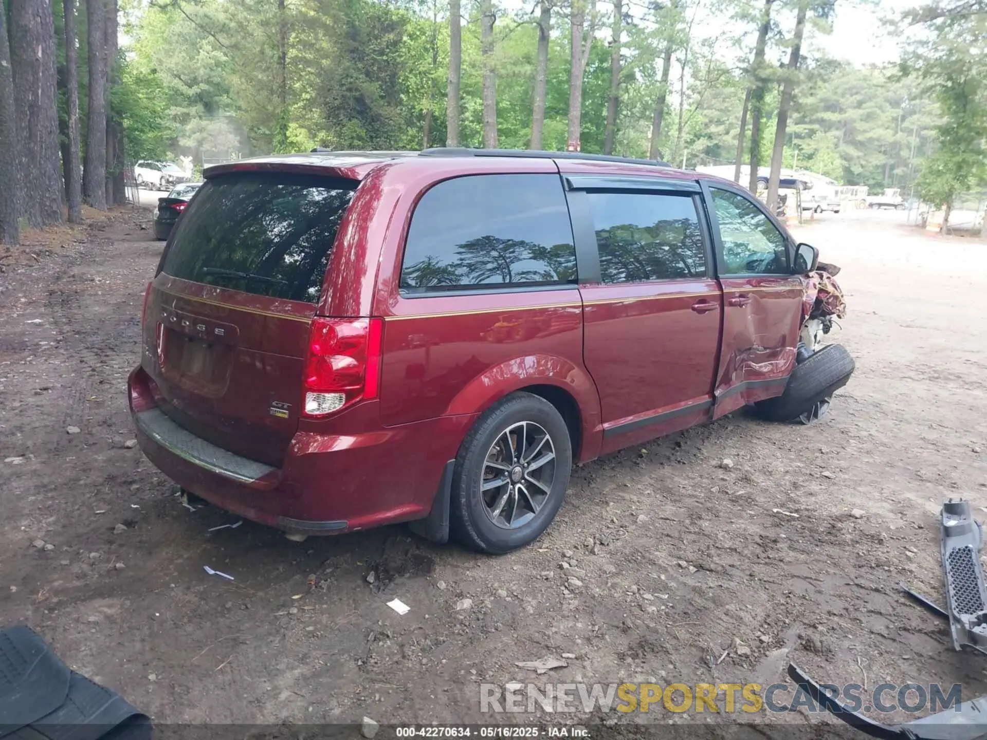 4 Photograph of a damaged car 2C4RDGEG8KR743010 DODGE GRAND CARAVAN 2019
