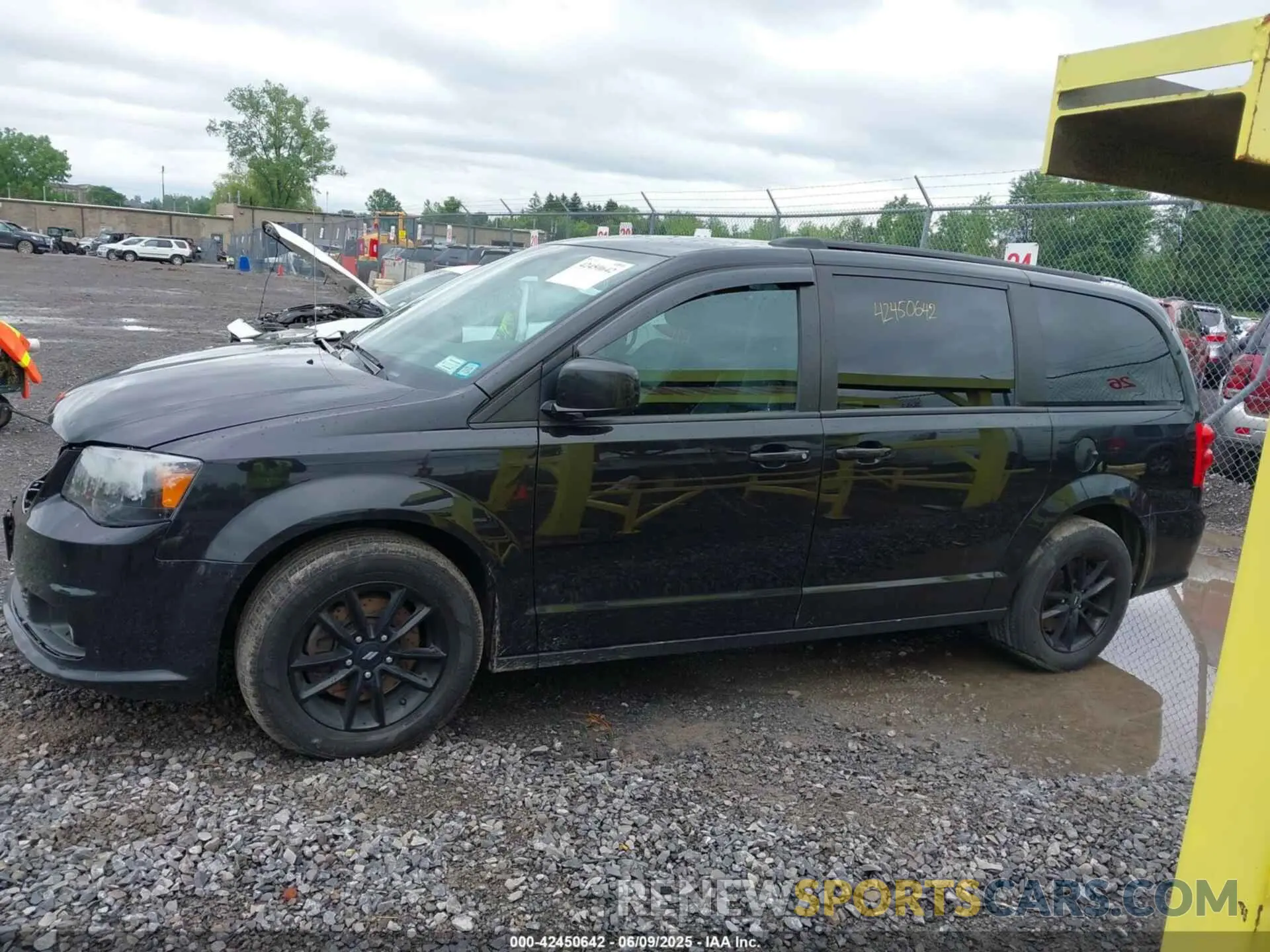 14 Photograph of a damaged car 2C4RDGEG8KR747574 DODGE GRAND CARAVAN 2019