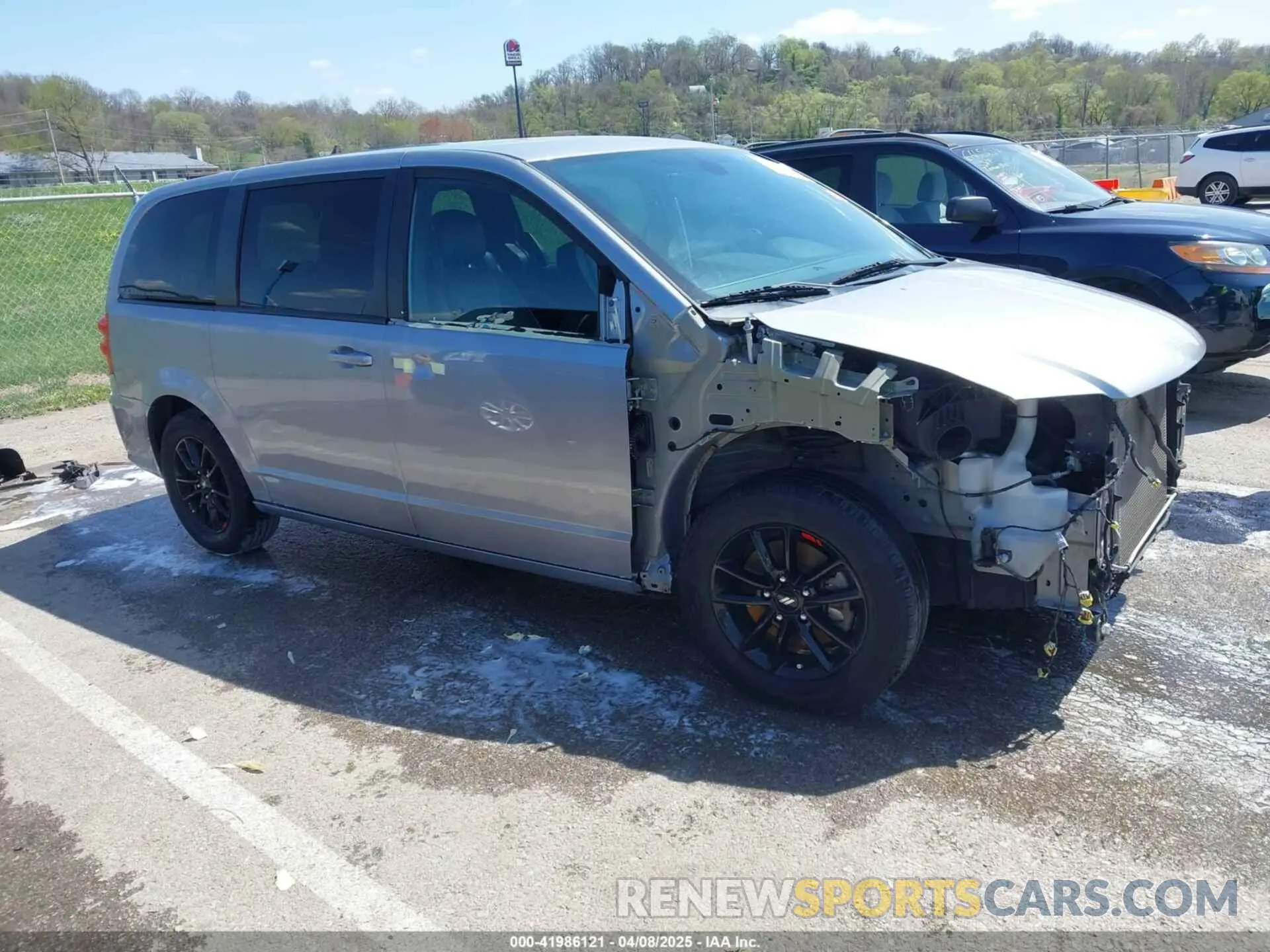 1 Photograph of a damaged car 2C4RDGEG8KR769767 DODGE GRAND CARAVAN 2019