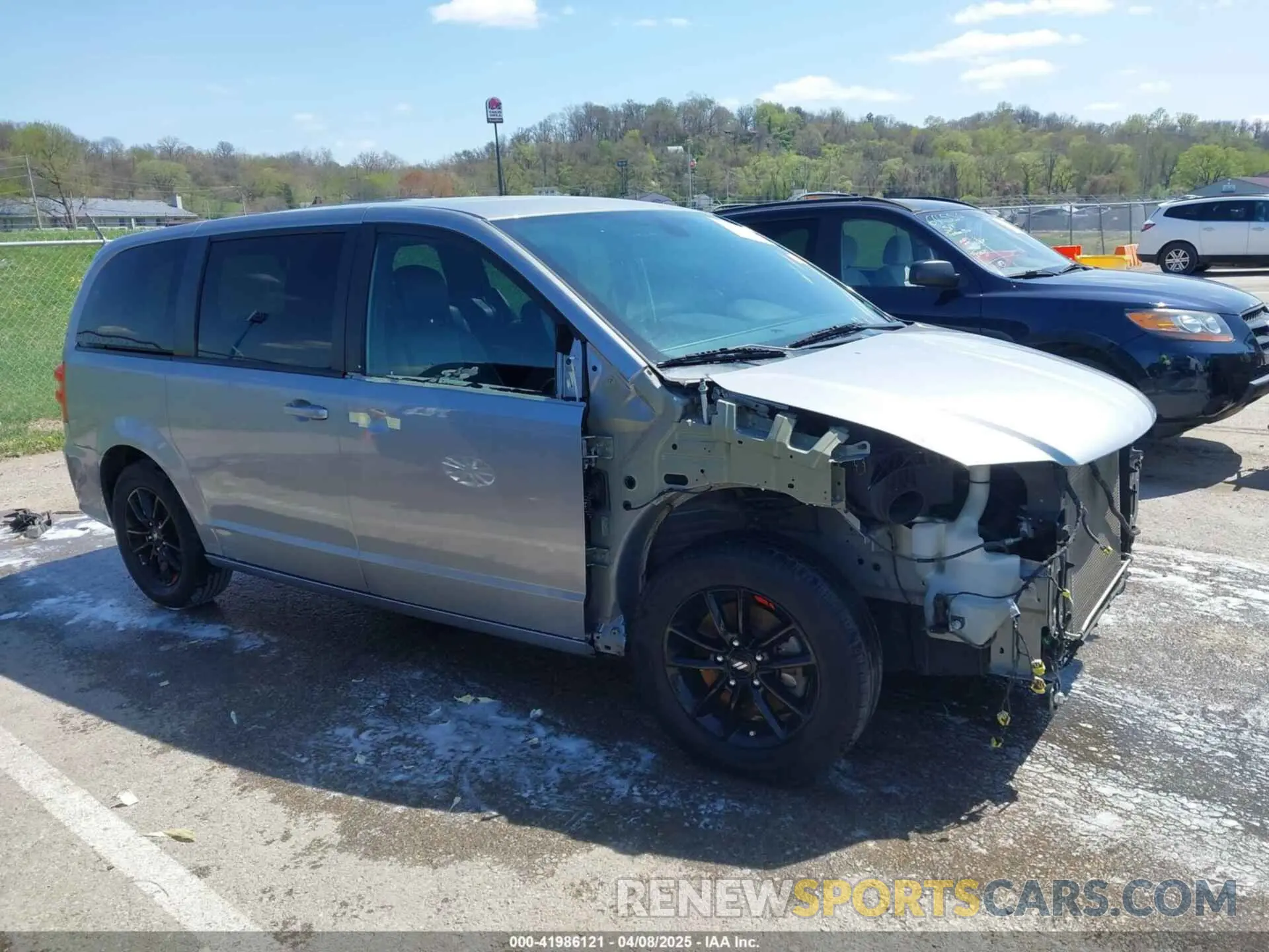 14 Photograph of a damaged car 2C4RDGEG8KR769767 DODGE GRAND CARAVAN 2019