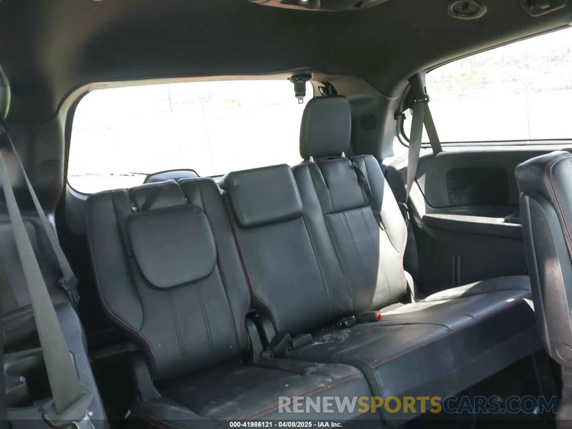18 Photograph of a damaged car 2C4RDGEG8KR769767 DODGE GRAND CARAVAN 2019