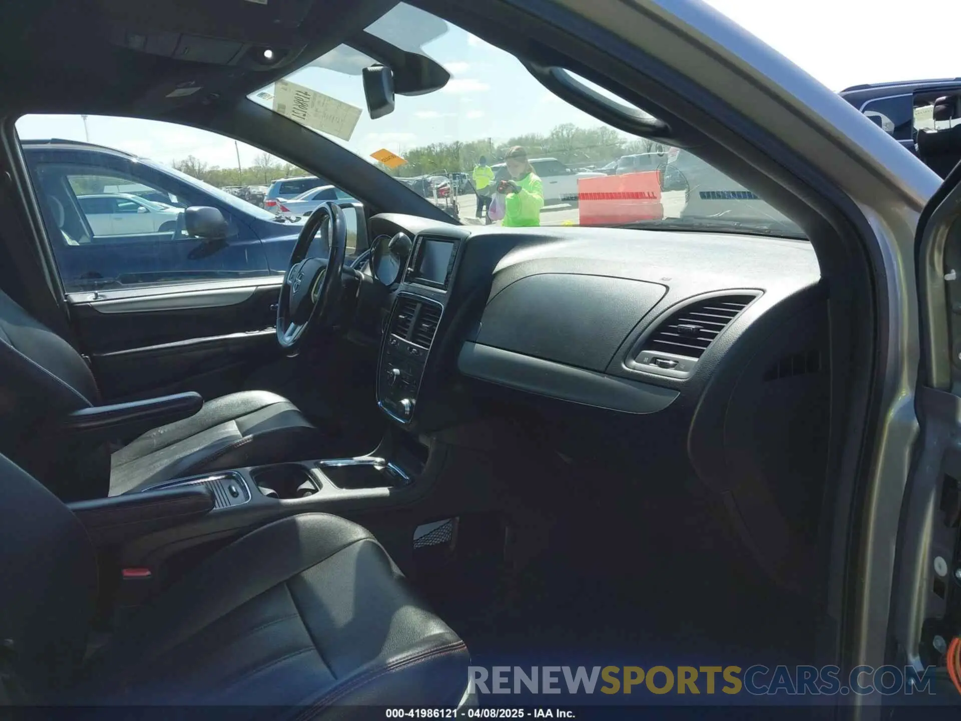 5 Photograph of a damaged car 2C4RDGEG8KR769767 DODGE GRAND CARAVAN 2019