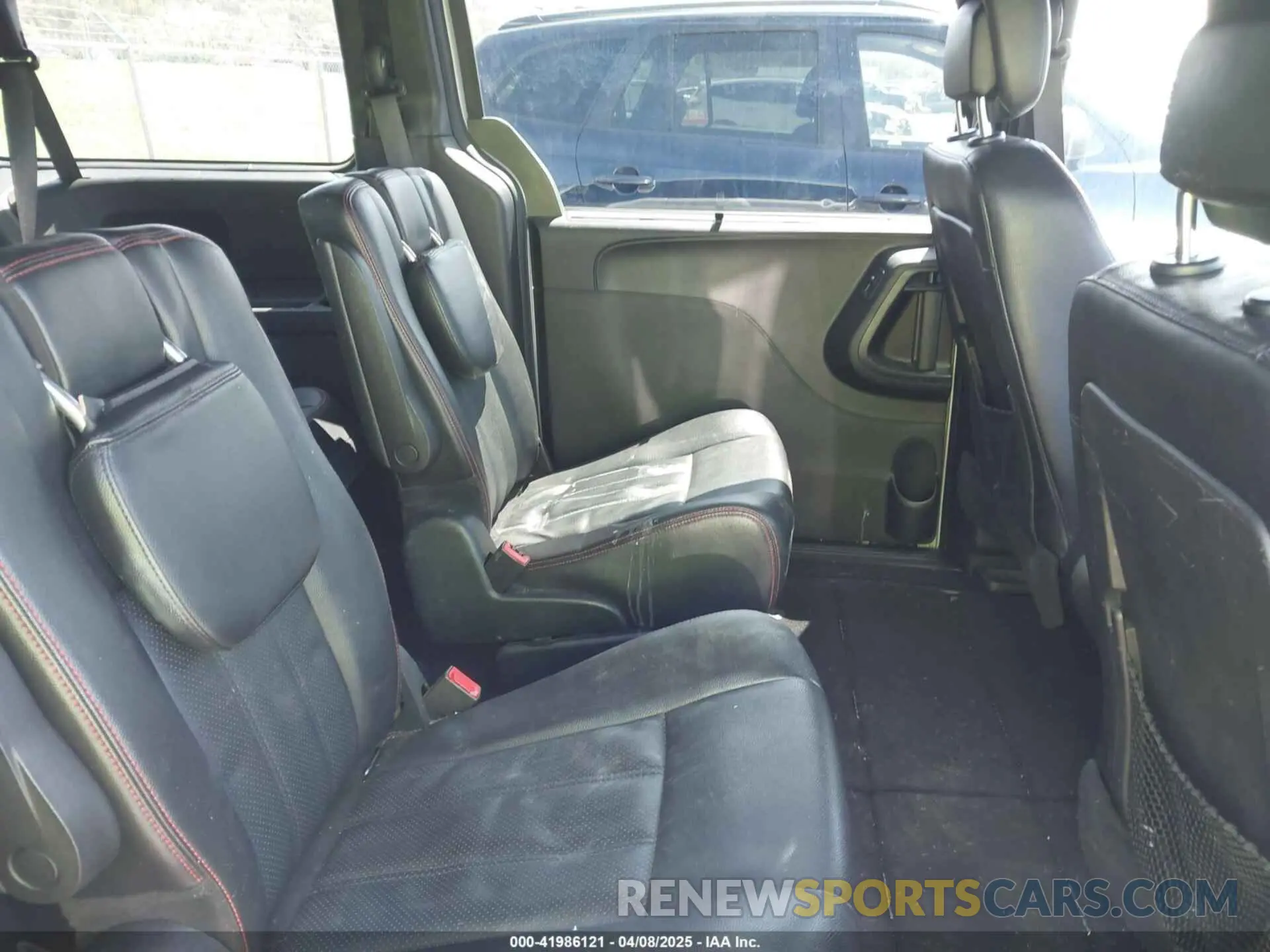 8 Photograph of a damaged car 2C4RDGEG8KR769767 DODGE GRAND CARAVAN 2019