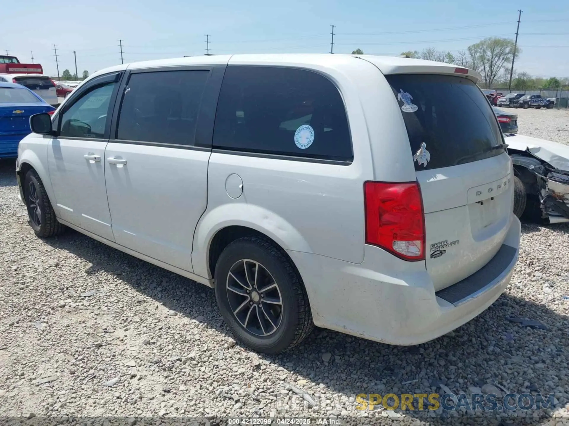 3 Photograph of a damaged car 2C4RDGEG9KR533791 DODGE GRAND CARAVAN 2019