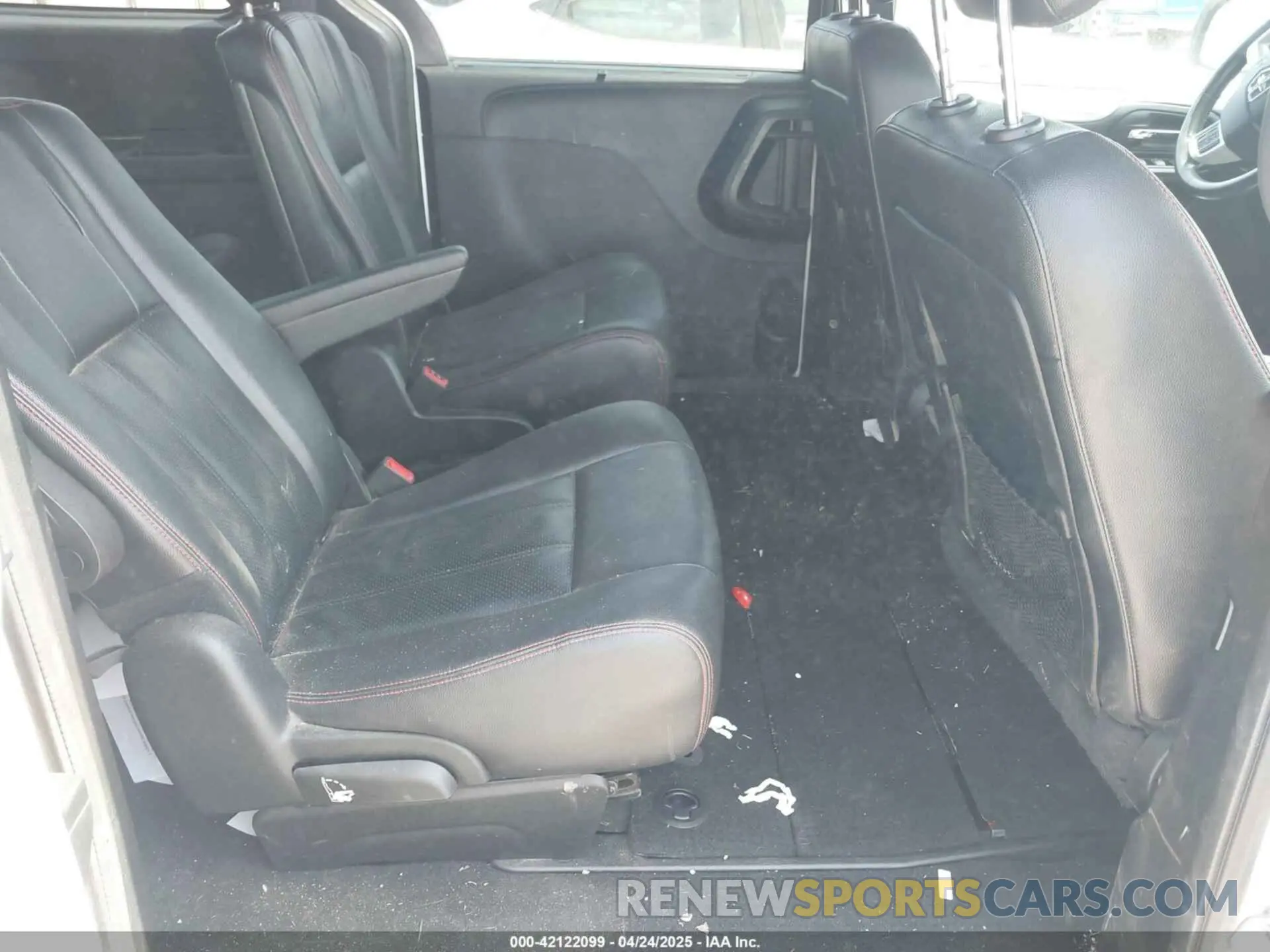 8 Photograph of a damaged car 2C4RDGEG9KR533791 DODGE GRAND CARAVAN 2019