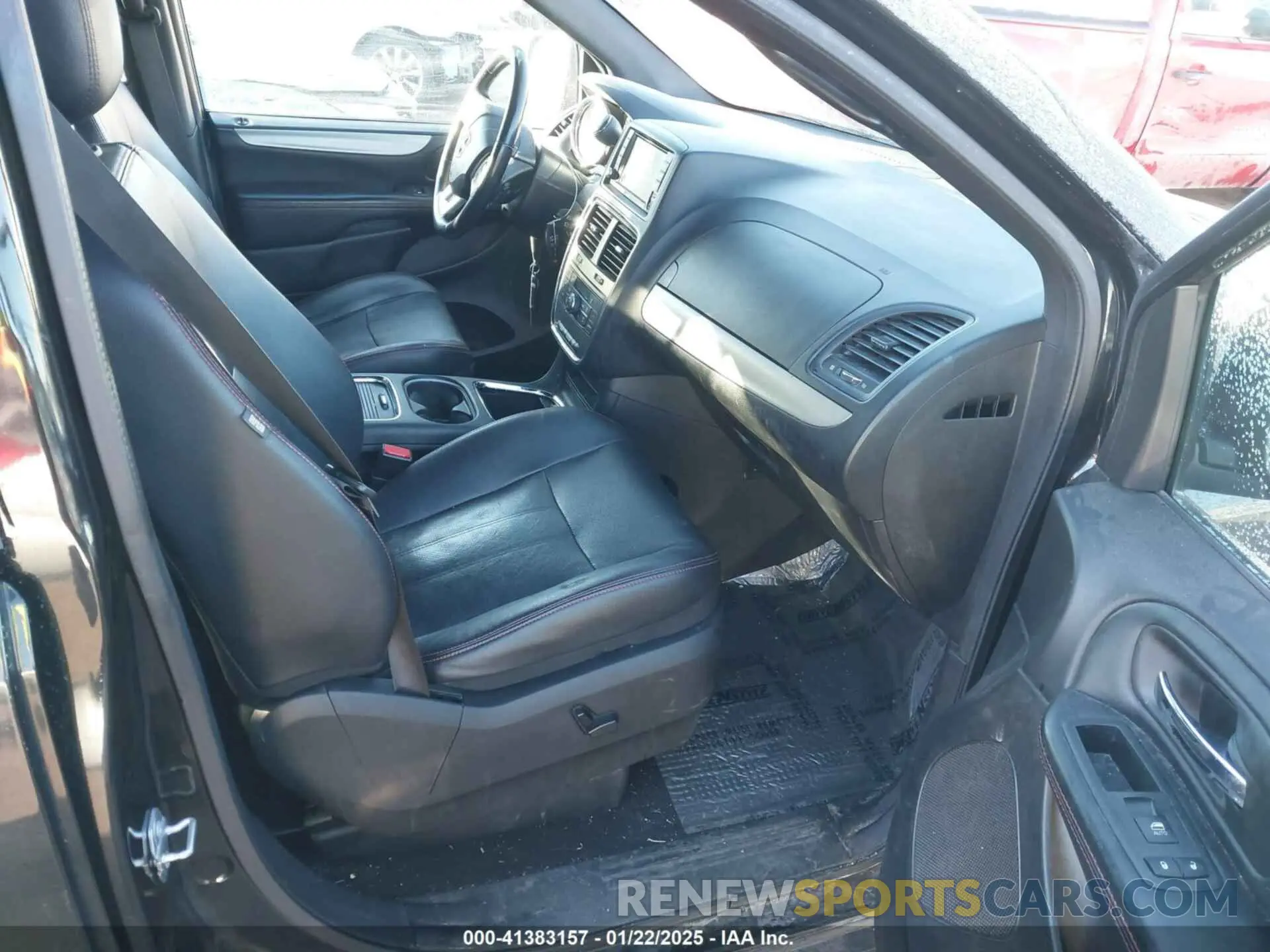 5 Photograph of a damaged car 2C4RDGEG9KR571506 DODGE GRAND CARAVAN 2019