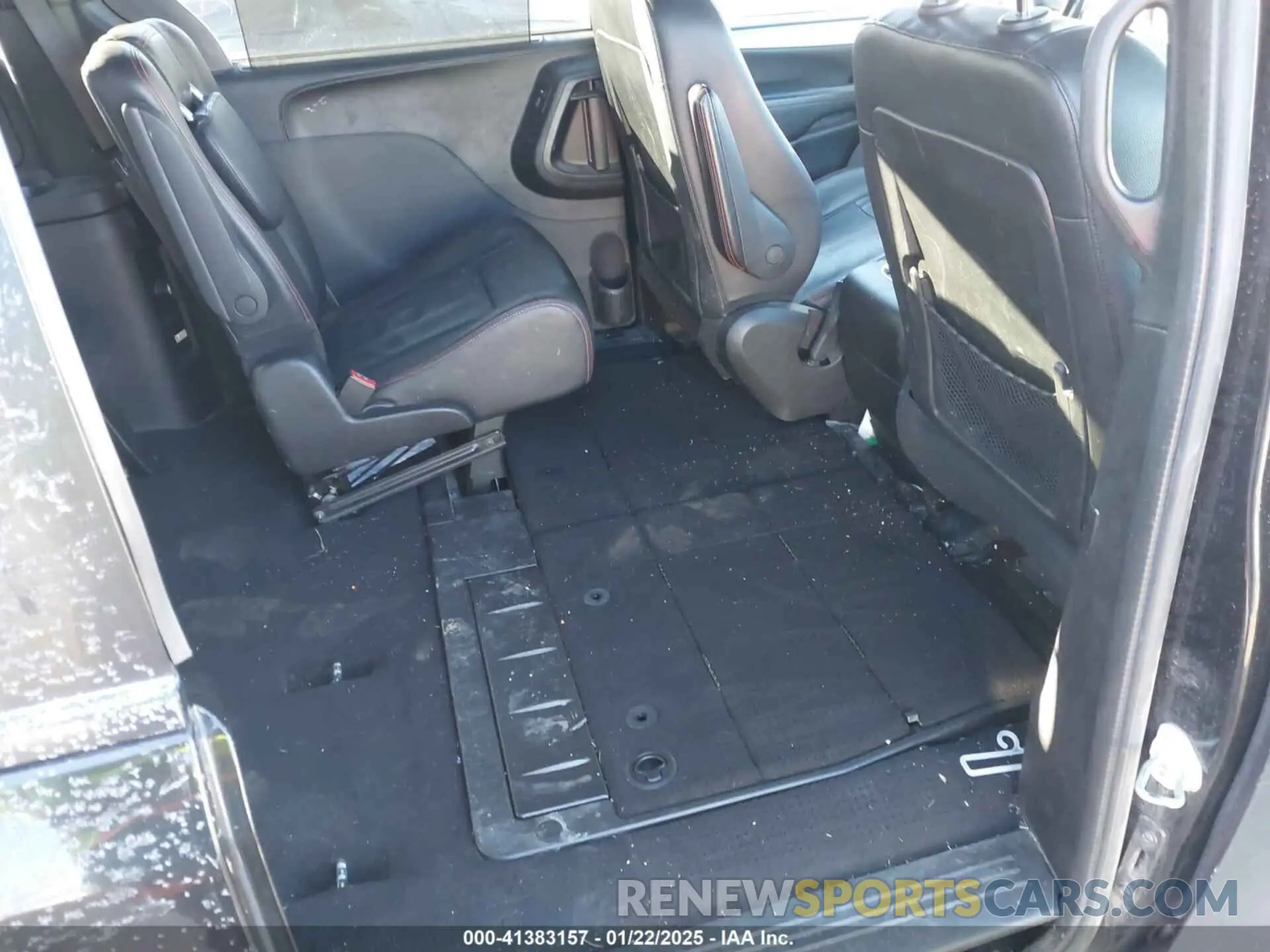 8 Photograph of a damaged car 2C4RDGEG9KR571506 DODGE GRAND CARAVAN 2019