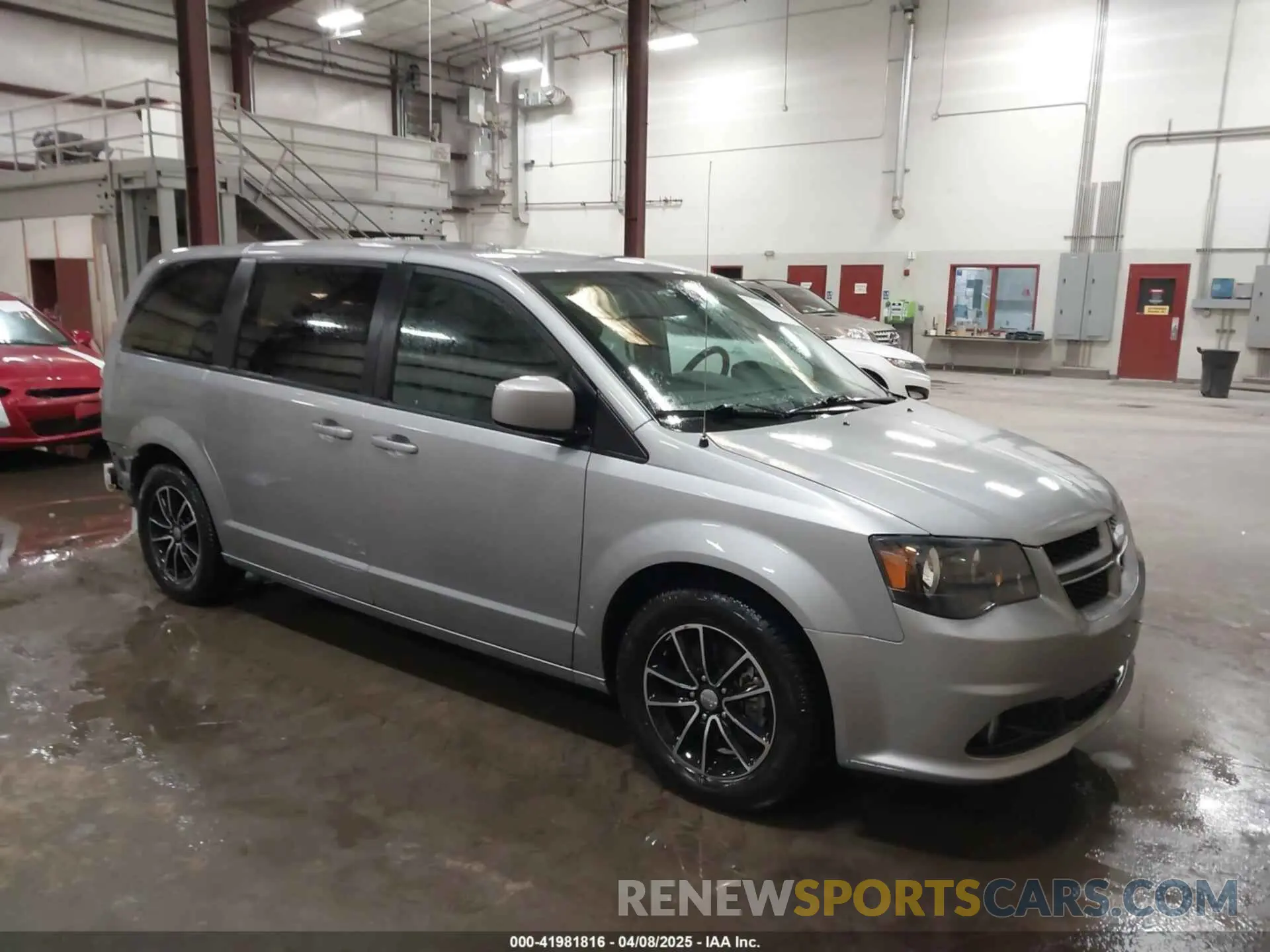 1 Photograph of a damaged car 2C4RDGEG9KR640307 DODGE GRAND CARAVAN 2019