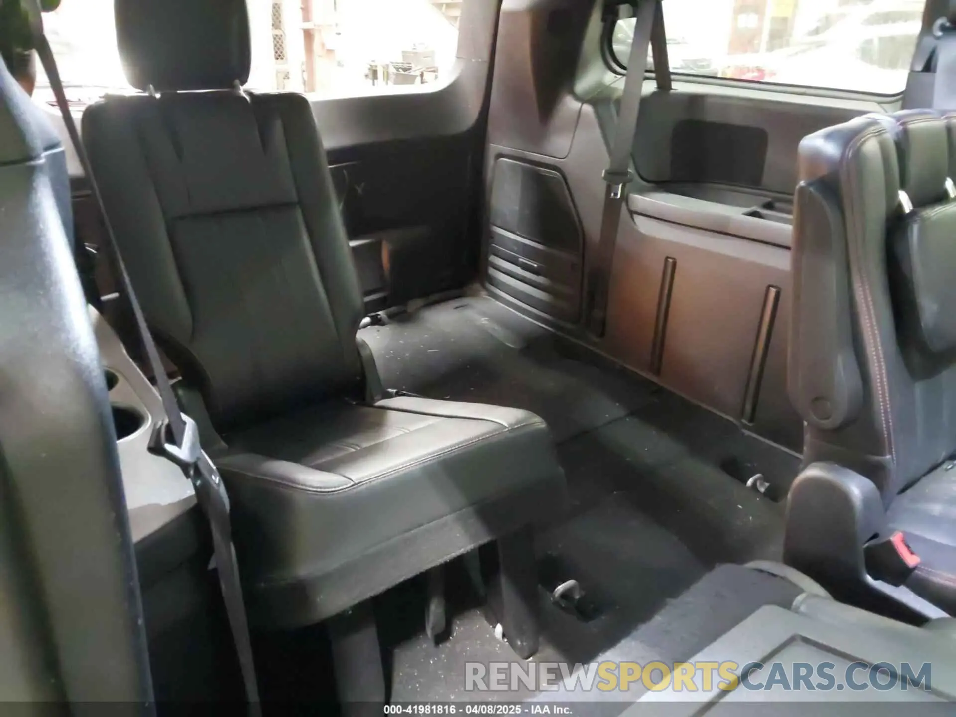 18 Photograph of a damaged car 2C4RDGEG9KR640307 DODGE GRAND CARAVAN 2019