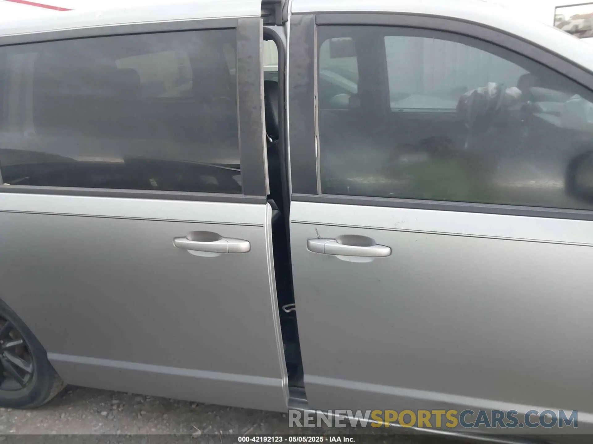 13 Photograph of a damaged car 2C4RDGEG9KR712347 DODGE GRAND CARAVAN 2019
