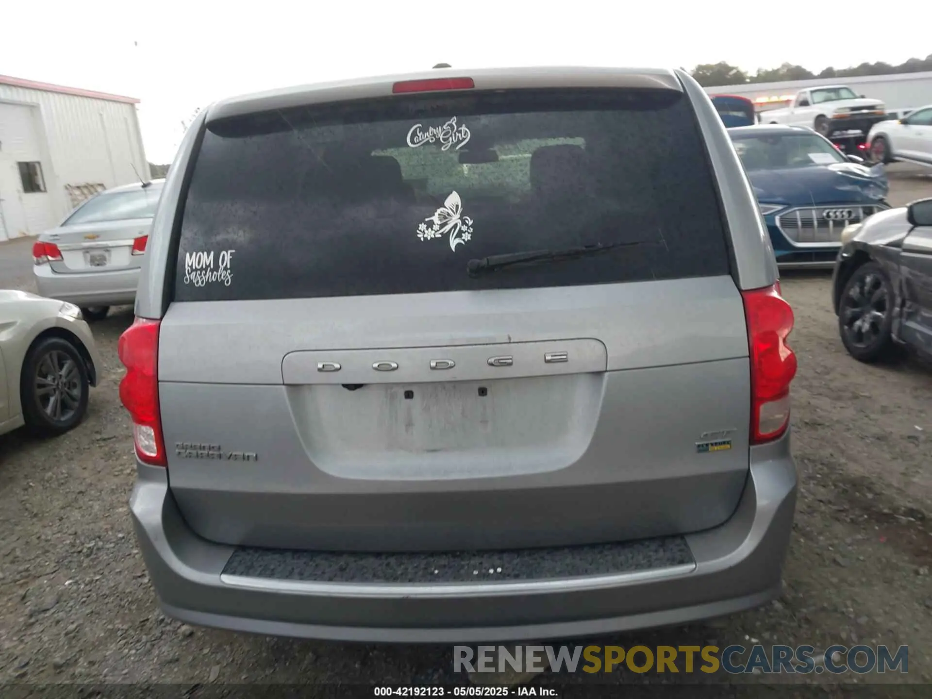 16 Photograph of a damaged car 2C4RDGEG9KR712347 DODGE GRAND CARAVAN 2019