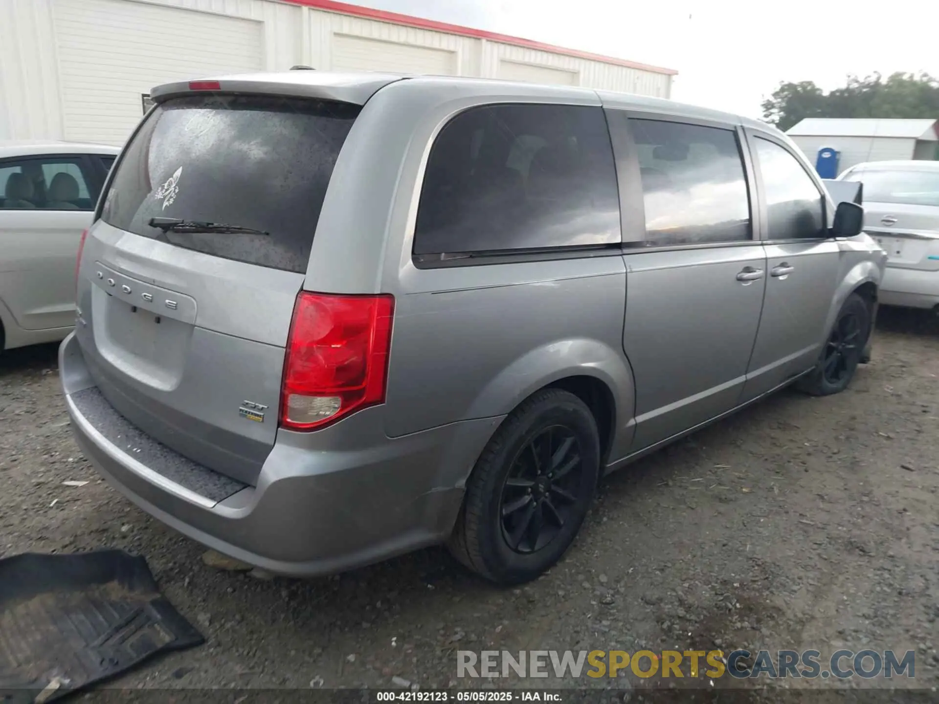 4 Photograph of a damaged car 2C4RDGEG9KR712347 DODGE GRAND CARAVAN 2019