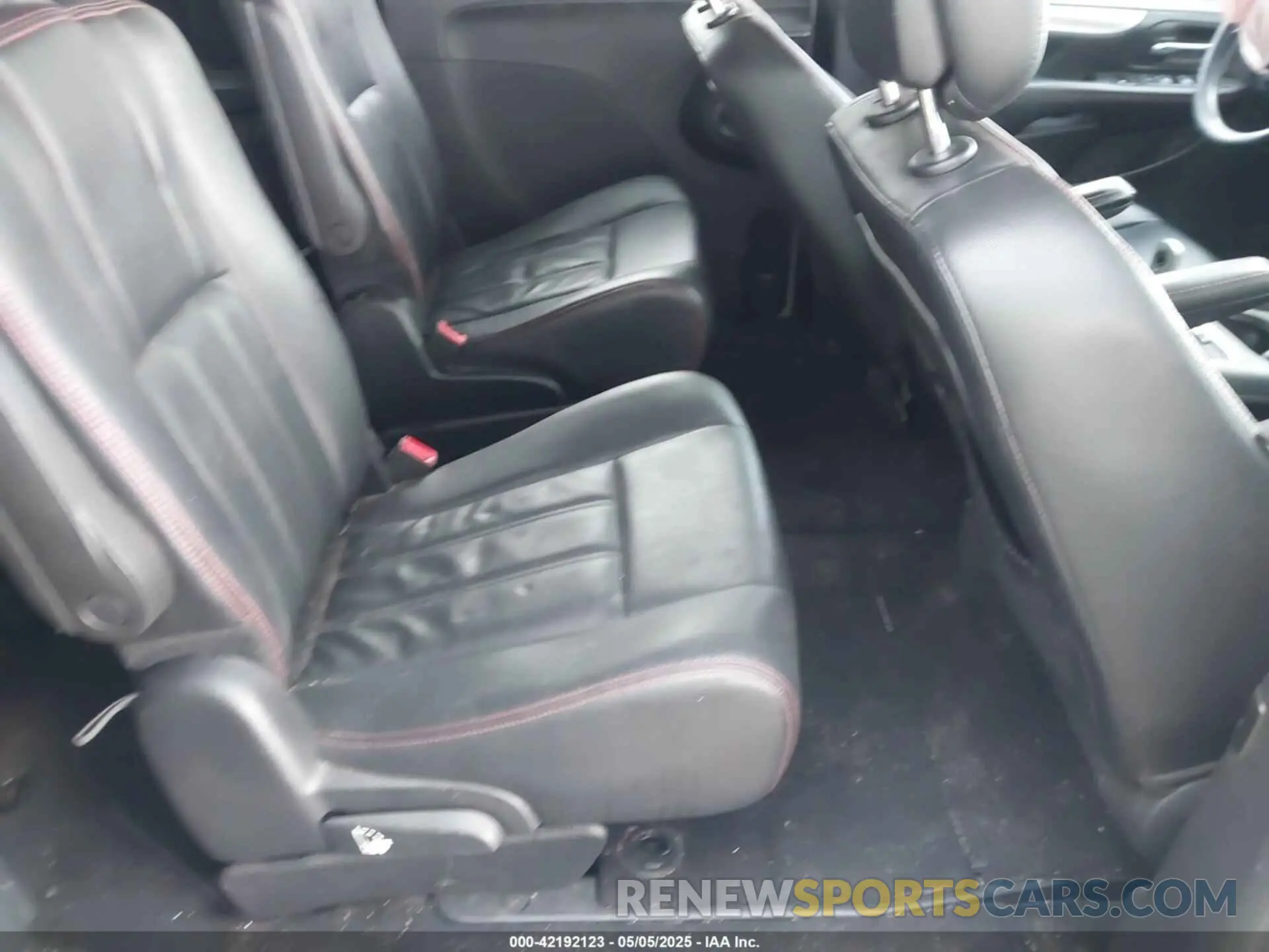 8 Photograph of a damaged car 2C4RDGEG9KR712347 DODGE GRAND CARAVAN 2019