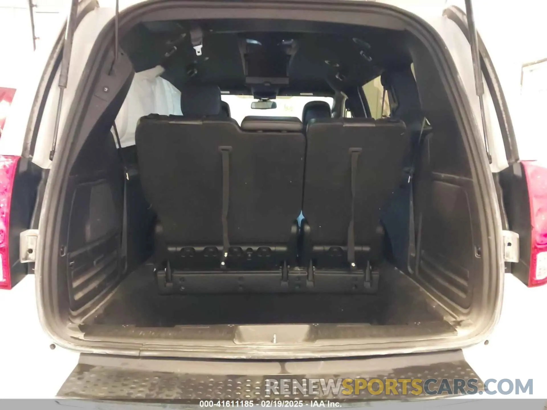 17 Photograph of a damaged car 2C4RDGEGXKR735703 DODGE GRAND CARAVAN 2019