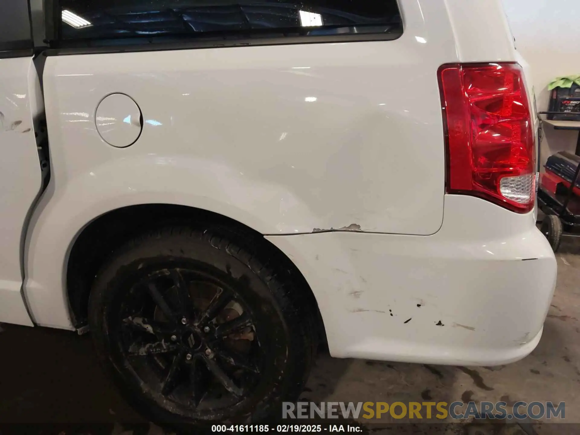19 Photograph of a damaged car 2C4RDGEGXKR735703 DODGE GRAND CARAVAN 2019