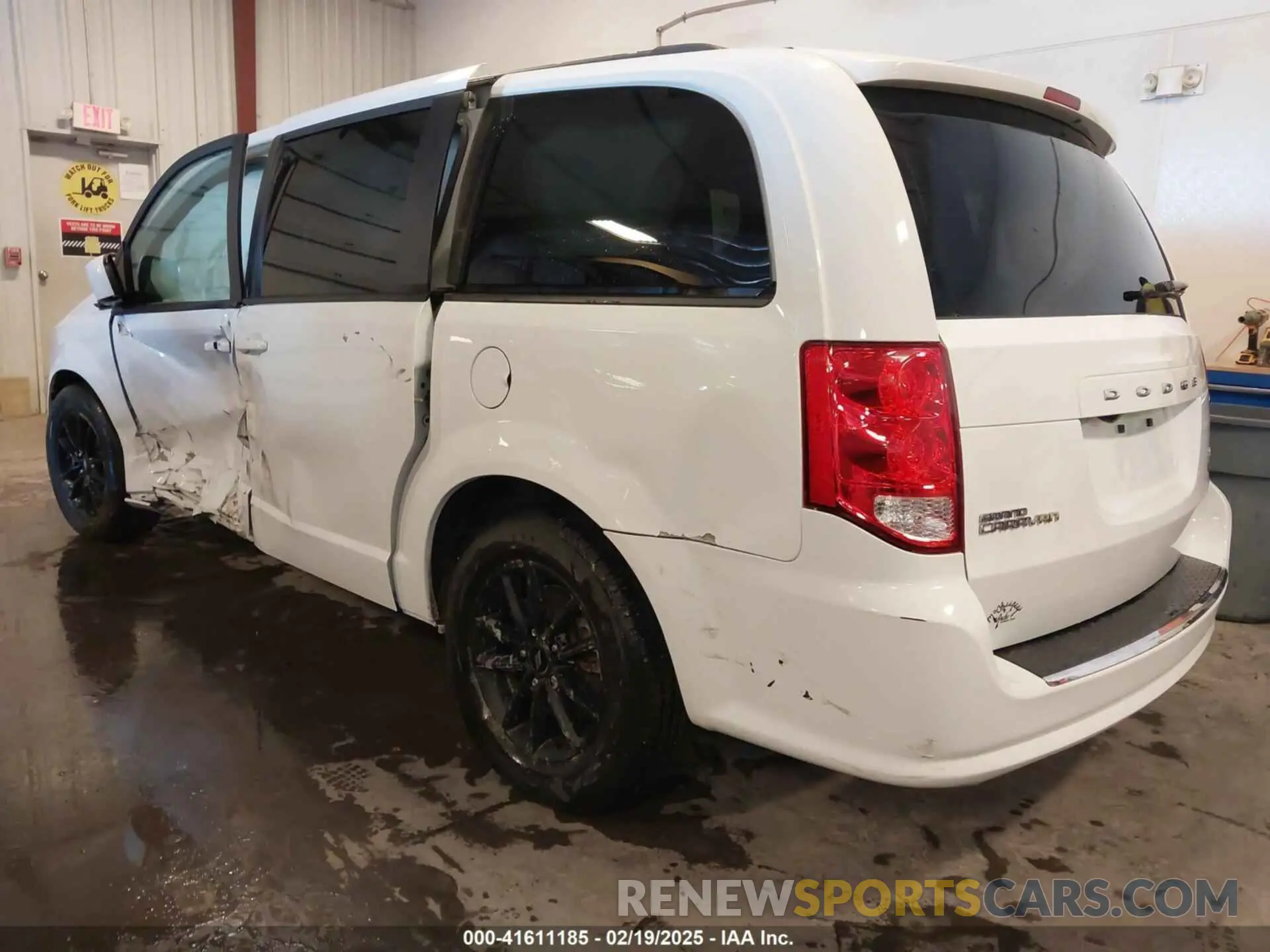 3 Photograph of a damaged car 2C4RDGEGXKR735703 DODGE GRAND CARAVAN 2019