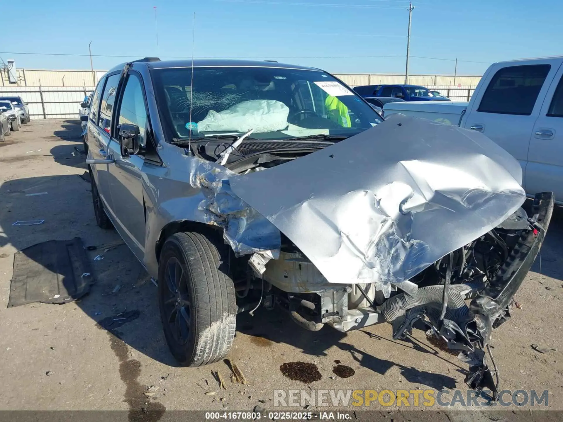 1 Photograph of a damaged car 2C4RDGEGXKR749990 DODGE GRAND CARAVAN 2019